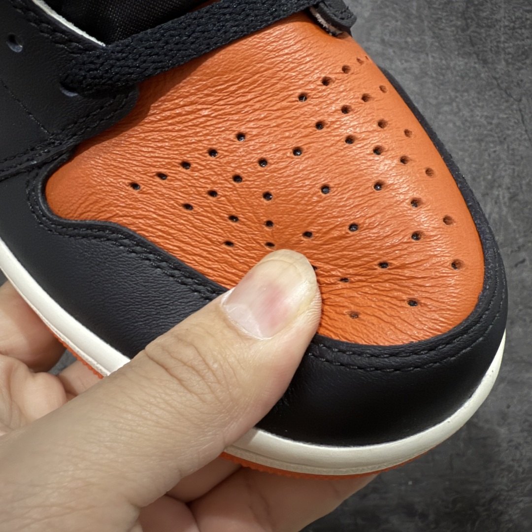 图片[6]-【原厂版】Air Jordan 1 High OG “Shattered Backboard” 2025年复刻 扣碎篮板 DZ5485-008 高端零售特供批次 产品品控稳定性领先行业 各方面均可对飙LJR版 一切细节材料对比原版 SZ原厂全套原楦原纸板冲刀磨具开发 原厂皮料加持 原厂港宝加持定型后跟R度完美 同源原厂电绣 飞翼针数密度立体效果一致 百分百一致原鞋 原厂拉帮工艺 针距密度一致 后跟弧度收口自然不对折 极致一眼正品既视感 进口玻璃冲刀皮料裁剪零毛边 全鞋电脑针车工艺 品控清洁度最高QC检验标准 免检产品 原厂订购鞋盒、鞋标、防尘纸、鞋撑、鞋带 追求极致的原厂味道 尺码：40 40.5 41 42 42.5 43 44 44.5 45 46 47.5-选品中心