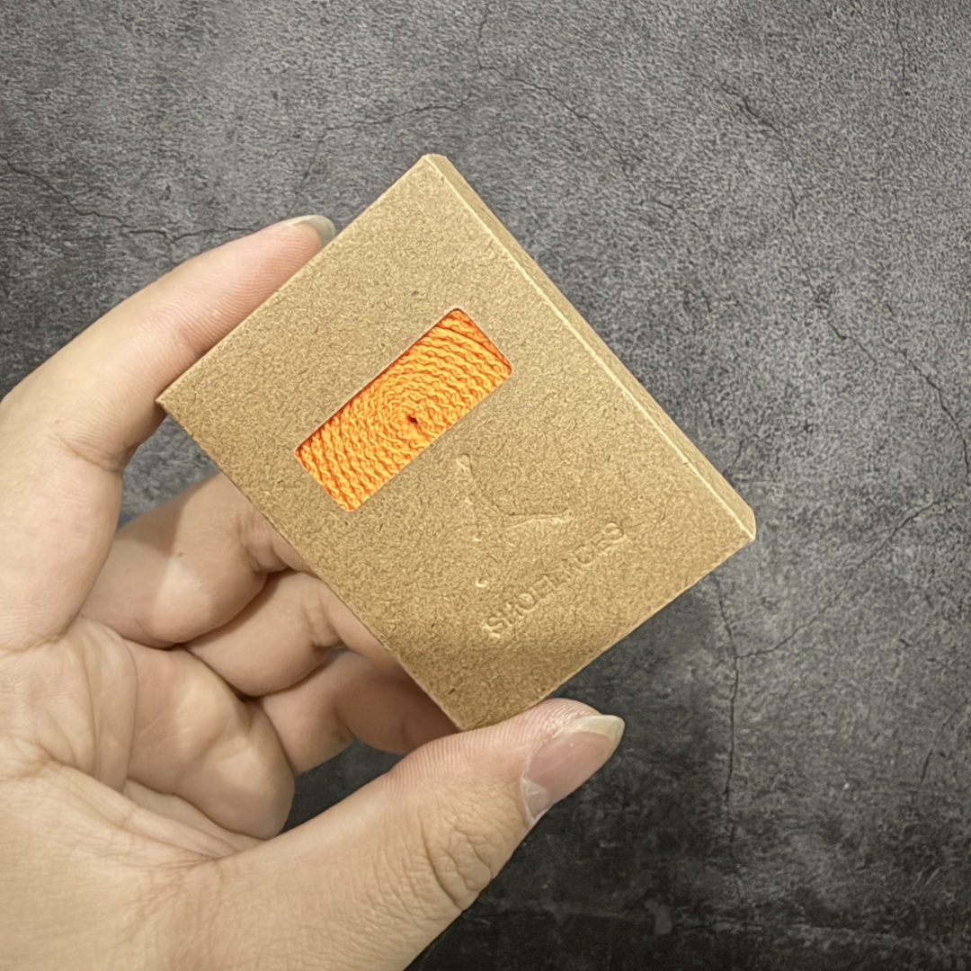 图片[9]-【原厂版】Air Jordan 1 High OG “Shattered Backboard” 2025年复刻 扣碎篮板 DZ5485-008 高端零售特供批次 产品品控稳定性领先行业 各方面均可对飙LJR版 一切细节材料对比原版 SZ原厂全套原楦原纸板冲刀磨具开发 原厂皮料加持 原厂港宝加持定型后跟R度完美 同源原厂电绣 飞翼针数密度立体效果一致 百分百一致原鞋 原厂拉帮工艺 针距密度一致 后跟弧度收口自然不对折 极致一眼正品既视感 进口玻璃冲刀皮料裁剪零毛边 全鞋电脑针车工艺 品控清洁度最高QC检验标准 免检产品 原厂订购鞋盒、鞋标、防尘纸、鞋撑、鞋带 追求极致的原厂味道 尺码：40 40.5 41 42 42.5 43 44 44.5 45 46 47.5-选品中心