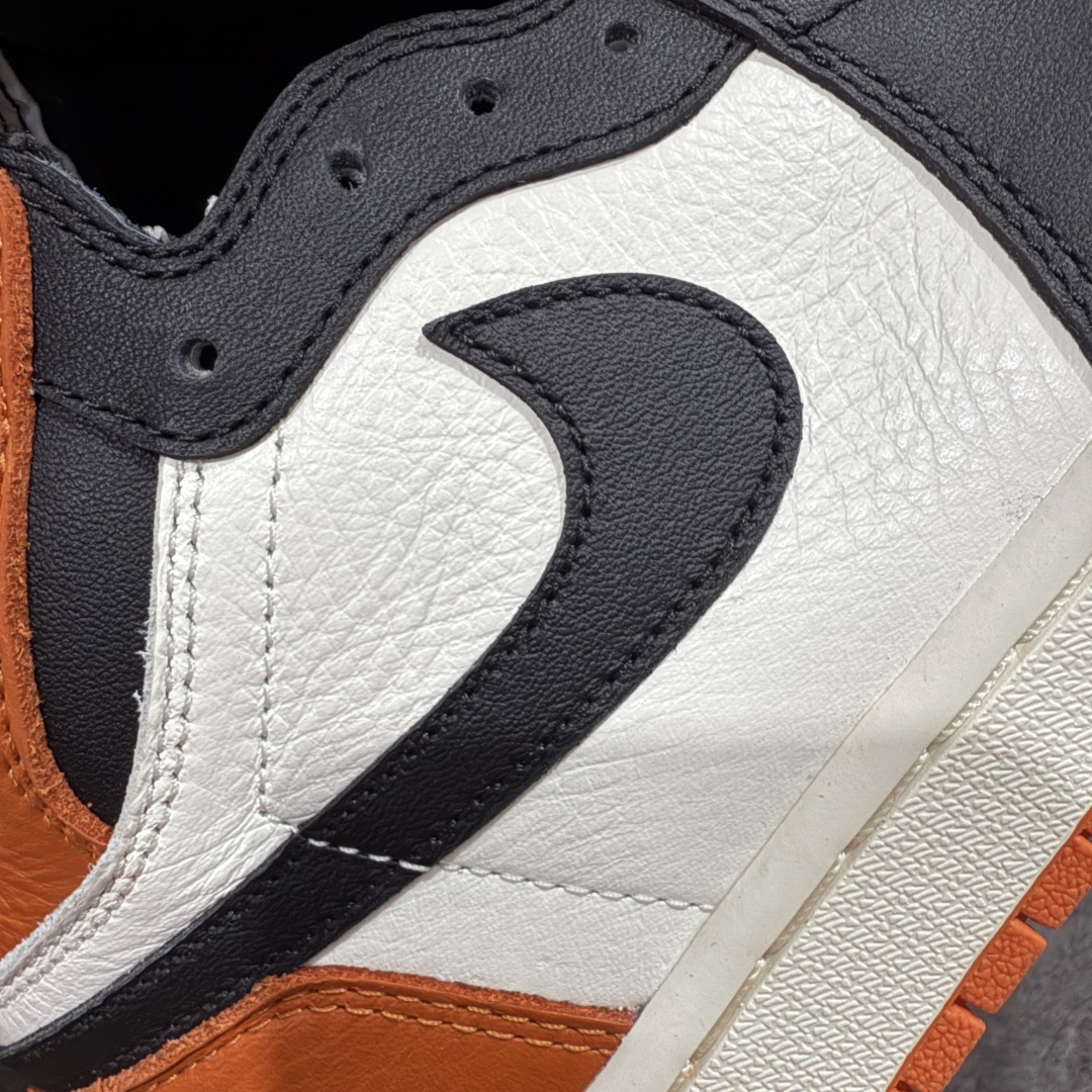 图片[4]-【原厂版】Air Jordan 1 High OG “Shattered Backboard” 2025年复刻 扣碎篮板 DZ5485-008 高端零售特供批次 产品品控稳定性领先行业 各方面均可对飙LJR版 一切细节材料对比原版 SZ原厂全套原楦原纸板冲刀磨具开发 原厂皮料加持 原厂港宝加持定型后跟R度完美 同源原厂电绣 飞翼针数密度立体效果一致 百分百一致原鞋 原厂拉帮工艺 针距密度一致 后跟弧度收口自然不对折 极致一眼正品既视感 进口玻璃冲刀皮料裁剪零毛边 全鞋电脑针车工艺 品控清洁度最高QC检验标准 免检产品 原厂订购鞋盒、鞋标、防尘纸、鞋撑、鞋带 追求极致的原厂味道 尺码：40 40.5 41 42 42.5 43 44 44.5 45 46 47.5-选品中心
