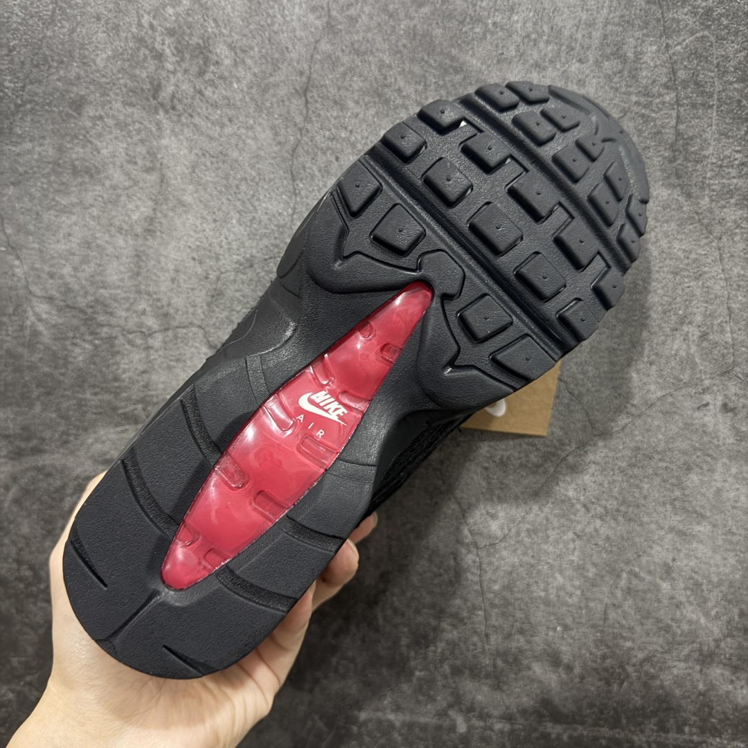 图片[9]-【PE版本】NK Air Max 95 SP 复古减震气垫跑鞋 HM4743-001 经典重温 鞋款设计灵感源于人体构造 中底设计基于人体的脊柱构造 是整体设计的核心 尼龙孔眼代表了肋骨 而分层式面板和网眼象征着肌肉纤维和肉体组织 Air Max 95采用了两个独立的吹塑成型的Air-Sole单元 并首次在前掌使用可视化气垫设计 Swoosh logo夜当作一个 点符号放在了鞋子的后帮位置 20年的发展让 AIR MAX 95有了不同的故事 20年后再度面向世人的时候 焕然一新的面貌 让人有了另外一种清新脱俗的感觉 尺码：40 40.5 41 42 42.5 43 44 44.5 45 46 47.5-选品中心