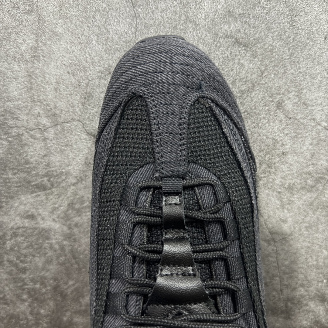 图片[5]-【PE版本】NK Air Max 95 SP 复古减震气垫跑鞋 HM4743-001 经典重温 鞋款设计灵感源于人体构造 中底设计基于人体的脊柱构造 是整体设计的核心 尼龙孔眼代表了肋骨 而分层式面板和网眼象征着肌肉纤维和肉体组织 Air Max 95采用了两个独立的吹塑成型的Air-Sole单元 并首次在前掌使用可视化气垫设计 Swoosh logo夜当作一个 点符号放在了鞋子的后帮位置 20年的发展让 AIR MAX 95有了不同的故事 20年后再度面向世人的时候 焕然一新的面貌 让人有了另外一种清新脱俗的感觉 尺码：40 40.5 41 42 42.5 43 44 44.5 45 46 47.5-选品中心