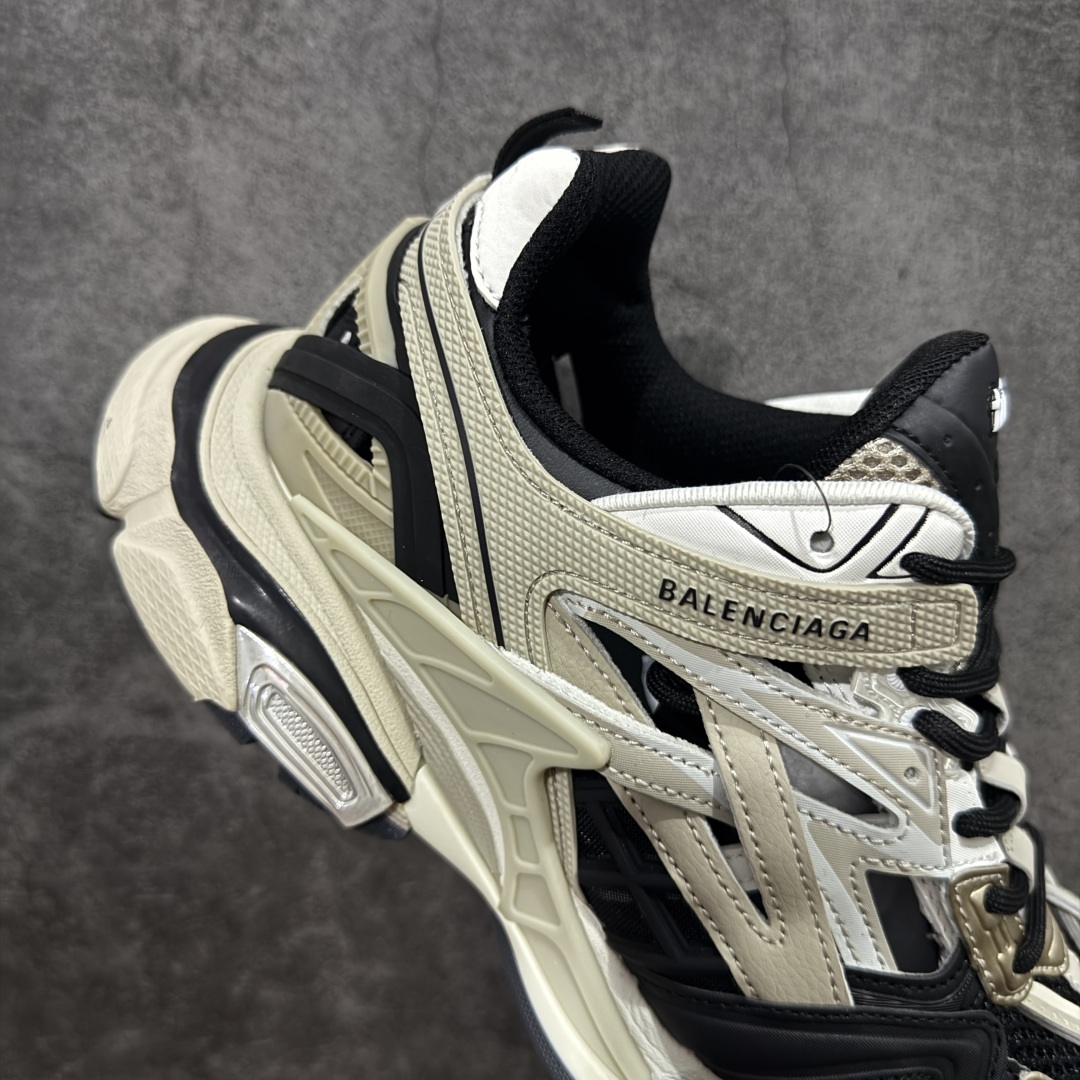 图片[7]-【Good纯原福利】Balenciaga Ttrack 2.0 巴黎世家4代轨道 复古老爹鞋 原市场5-600的货 顶级大厂出品 份量十足 售前售后保障到底 可退换 工厂白菜价清库存 价格相当给力 强推💪🏻 #全套原纸板楦头开发 #原盒原配 正确字体电绣 粗细、位置、大小正确 侧边TPU 透气孔匹配意产原版 #正确气垫分离大底 TPU软底 #原版一致大底LOGO 立体感十足 #原厂皮料水洗做旧 原厂纱网 外底正面压印BB标识 由176块饰片拼接而成的铰接式鞋面 侧面配金属质感网眼布 内面配有额外金属光泽饰件 包含1副鞋带和1副备用鞋带 后帮配有拉环鞋提 动态鞋底设计 为双脚带来后续的助力 尺码：35 36 37 38 39 40 41 42 43 44 45-选品中心