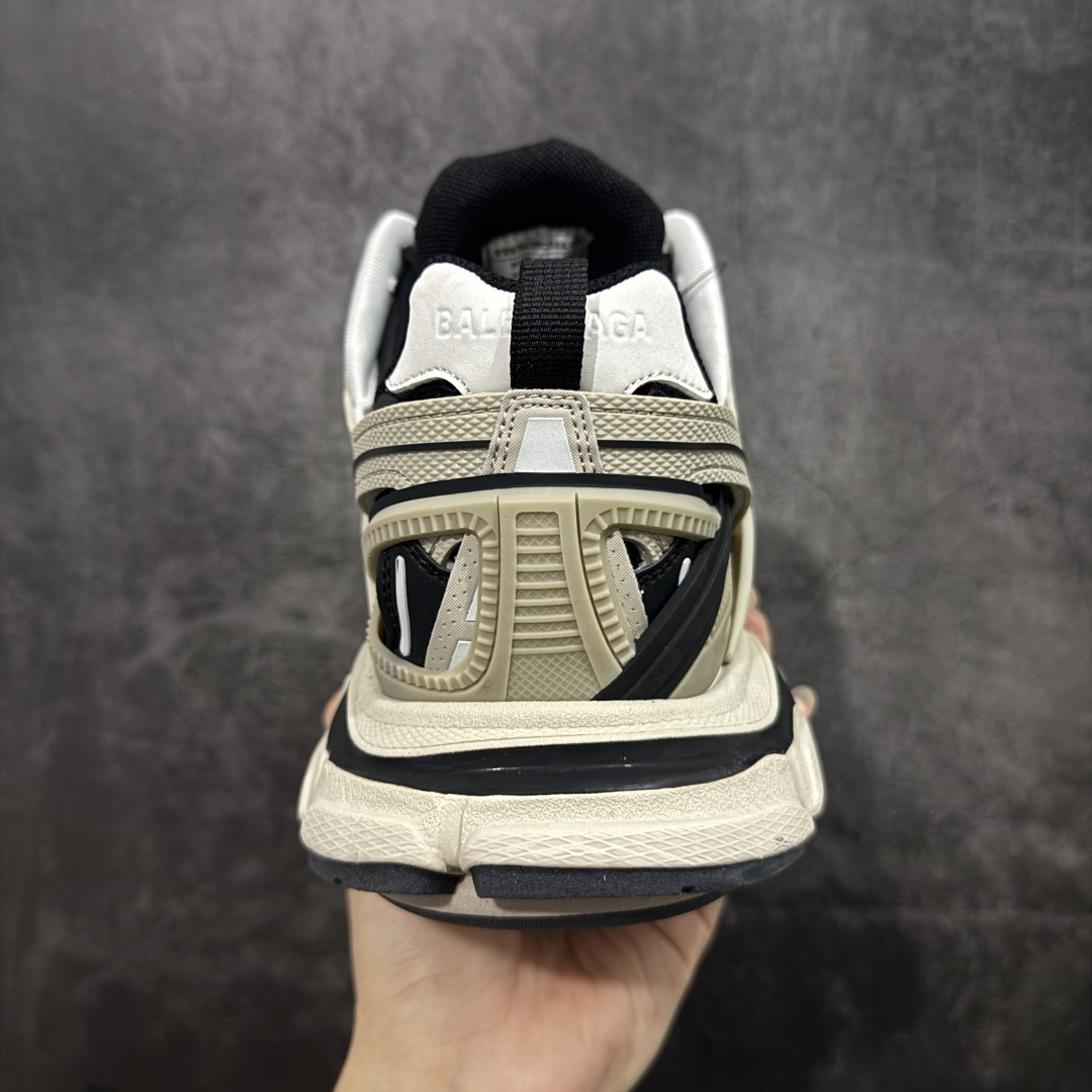 图片[4]-【Good纯原福利】Balenciaga Ttrack 2.0 巴黎世家4代轨道 复古老爹鞋 原市场5-600的货 顶级大厂出品 份量十足 售前售后保障到底 可退换 工厂白菜价清库存 价格相当给力 强推💪🏻 #全套原纸板楦头开发 #原盒原配 正确字体电绣 粗细、位置、大小正确 侧边TPU 透气孔匹配意产原版 #正确气垫分离大底 TPU软底 #原版一致大底LOGO 立体感十足 #原厂皮料水洗做旧 原厂纱网 外底正面压印BB标识 由176块饰片拼接而成的铰接式鞋面 侧面配金属质感网眼布 内面配有额外金属光泽饰件 包含1副鞋带和1副备用鞋带 后帮配有拉环鞋提 动态鞋底设计 为双脚带来后续的助力 尺码：35 36 37 38 39 40 41 42 43 44 45-选品中心