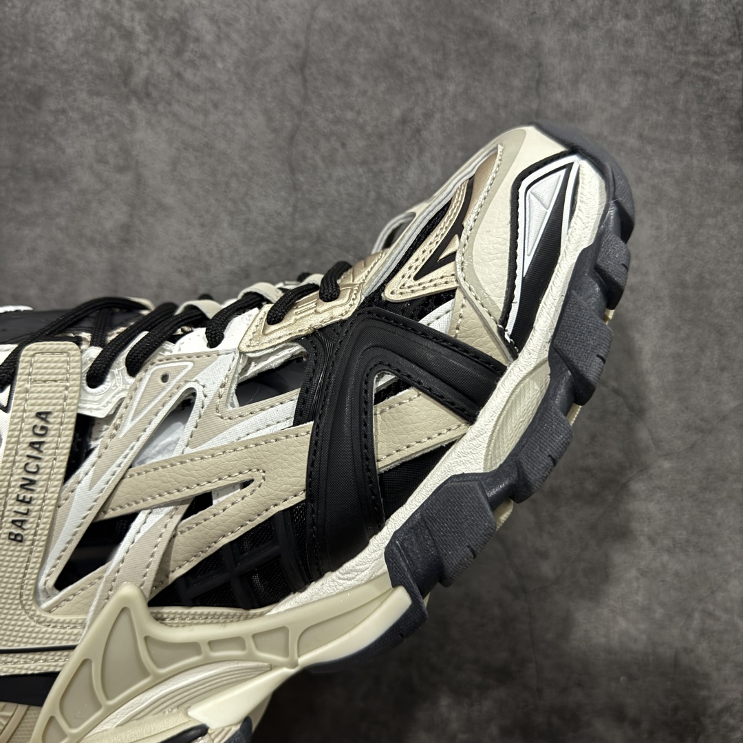 图片[6]-【Good纯原福利】Balenciaga Ttrack 2.0 巴黎世家4代轨道 复古老爹鞋 原市场5-600的货 顶级大厂出品 份量十足 售前售后保障到底 可退换 工厂白菜价清库存 价格相当给力 强推💪🏻 #全套原纸板楦头开发 #原盒原配 正确字体电绣 粗细、位置、大小正确 侧边TPU 透气孔匹配意产原版 #正确气垫分离大底 TPU软底 #原版一致大底LOGO 立体感十足 #原厂皮料水洗做旧 原厂纱网 外底正面压印BB标识 由176块饰片拼接而成的铰接式鞋面 侧面配金属质感网眼布 内面配有额外金属光泽饰件 包含1副鞋带和1副备用鞋带 后帮配有拉环鞋提 动态鞋底设计 为双脚带来后续的助力 尺码：35 36 37 38 39 40 41 42 43 44 45-选品中心