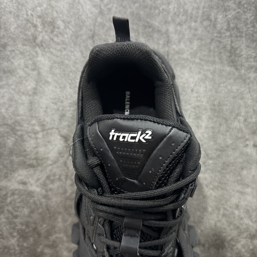 图片[8]-【Good纯原福利】Balenciaga Ttrack 2.0 巴黎世家4代轨道 复古老爹鞋 原市场5-600的货 顶级大厂出品 份量十足 售前售后保障到底 可退换 工厂白菜价清库存 价格相当给力 强推💪🏻 #全套原纸板楦头开发 #原盒原配 正确字体电绣 粗细、位置、大小正确 侧边TPU 透气孔匹配意产原版 #正确气垫分离大底 TPU软底 #原版一致大底LOGO 立体感十足 #原厂皮料水洗做旧 原厂纱网 外底正面压印BB标识 由176块饰片拼接而成的铰接式鞋面 侧面配金属质感网眼布 内面配有额外金属光泽饰件 包含1副鞋带和1副备用鞋带 后帮配有拉环鞋提 动态鞋底设计 为双脚带来后续的助力 尺码：35 36 37 38 39 40 41 42 43 44 45-选品中心