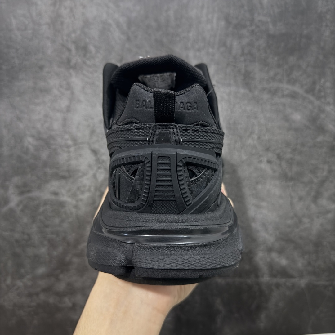 图片[4]-【Good纯原福利】Balenciaga Ttrack 2.0 巴黎世家4代轨道 复古老爹鞋 原市场5-600的货 顶级大厂出品 份量十足 售前售后保障到底 可退换 工厂白菜价清库存 价格相当给力 强推💪🏻 #全套原纸板楦头开发 #原盒原配 正确字体电绣 粗细、位置、大小正确 侧边TPU 透气孔匹配意产原版 #正确气垫分离大底 TPU软底 #原版一致大底LOGO 立体感十足 #原厂皮料水洗做旧 原厂纱网 外底正面压印BB标识 由176块饰片拼接而成的铰接式鞋面 侧面配金属质感网眼布 内面配有额外金属光泽饰件 包含1副鞋带和1副备用鞋带 后帮配有拉环鞋提 动态鞋底设计 为双脚带来后续的助力 尺码：35 36 37 38 39 40 41 42 43 44 45-选品中心