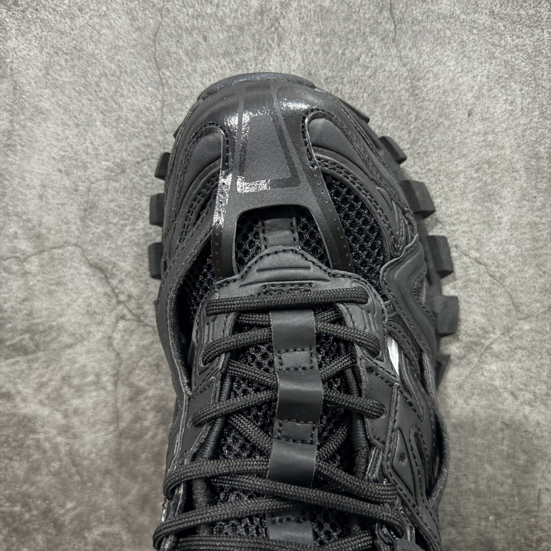 图片[5]-【Good纯原福利】Balenciaga Ttrack 2.0 巴黎世家4代轨道 复古老爹鞋 原市场5-600的货 顶级大厂出品 份量十足 售前售后保障到底 可退换 工厂白菜价清库存 价格相当给力 强推💪🏻 #全套原纸板楦头开发 #原盒原配 正确字体电绣 粗细、位置、大小正确 侧边TPU 透气孔匹配意产原版 #正确气垫分离大底 TPU软底 #原版一致大底LOGO 立体感十足 #原厂皮料水洗做旧 原厂纱网 外底正面压印BB标识 由176块饰片拼接而成的铰接式鞋面 侧面配金属质感网眼布 内面配有额外金属光泽饰件 包含1副鞋带和1副备用鞋带 后帮配有拉环鞋提 动态鞋底设计 为双脚带来后续的助力 尺码：35 36 37 38 39 40 41 42 43 44 45-选品中心