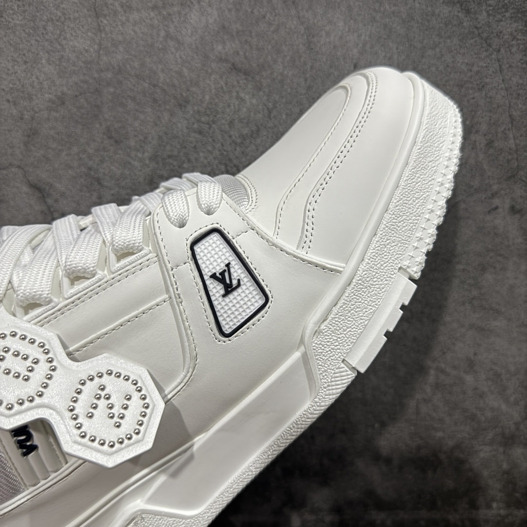 图片[6]-【HS纯原礼盒版福利】 LV Trainer系列高奢运动鞋 Nigo联名黑色 新款芯片顶级 潮人必备单品 同步ZP官网空胶工艺 鞋舌、挂饰均镶嵌NFC芯片感应装置 正确胶片断点式设计 中底正确还原原版油印字母比例 1：1原楦格板、楦头、刀磨全新升级！ 独家订制顶级压纹麂皮 原版开模TPU大底 质感原版一致 垫脚聚米微料加透气英伦网布 披靡市场任何版本！细节完美呈现！ 代购指定版本 全新升级最新双盒包装 扫码秒进官网！ 全套包装配件同比原版 尺码： 35-46-选品中心