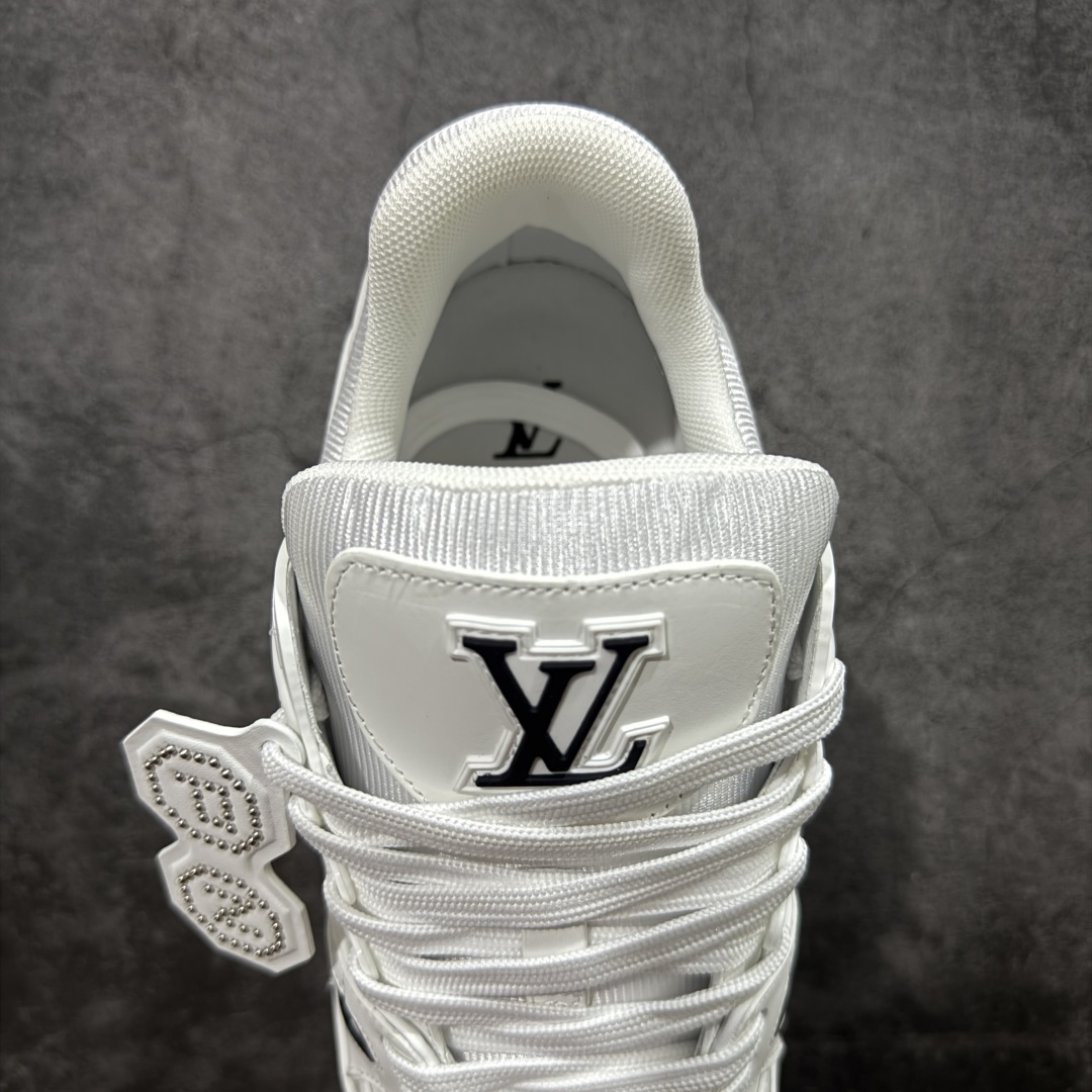 图片[8]-【HS纯原礼盒版福利】 LV Trainer系列高奢运动鞋 Nigo联名黑色 新款芯片顶级 潮人必备单品 同步ZP官网空胶工艺 鞋舌、挂饰均镶嵌NFC芯片感应装置 正确胶片断点式设计 中底正确还原原版油印字母比例 1：1原楦格板、楦头、刀磨全新升级！ 独家订制顶级压纹麂皮 原版开模TPU大底 质感原版一致 垫脚聚米微料加透气英伦网布 披靡市场任何版本！细节完美呈现！ 代购指定版本 全新升级最新双盒包装 扫码秒进官网！ 全套包装配件同比原版 尺码： 35-46-选品中心