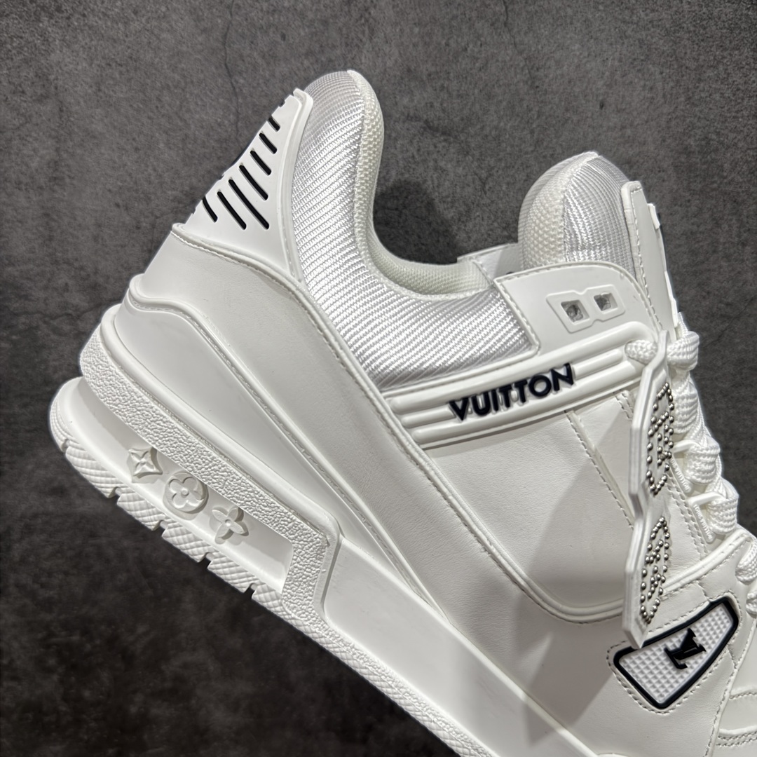 图片[7]-【HS纯原礼盒版福利】 LV Trainer系列高奢运动鞋 Nigo联名黑色 新款芯片顶级 潮人必备单品 同步ZP官网空胶工艺 鞋舌、挂饰均镶嵌NFC芯片感应装置 正确胶片断点式设计 中底正确还原原版油印字母比例 1：1原楦格板、楦头、刀磨全新升级！ 独家订制顶级压纹麂皮 原版开模TPU大底 质感原版一致 垫脚聚米微料加透气英伦网布 披靡市场任何版本！细节完美呈现！ 代购指定版本 全新升级最新双盒包装 扫码秒进官网！ 全套包装配件同比原版 尺码： 35-46-选品中心