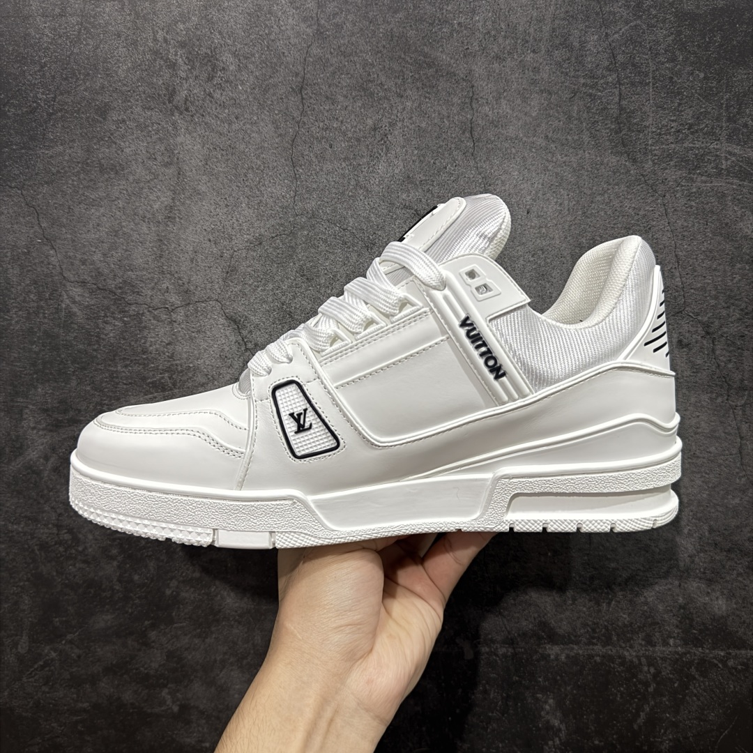 图片[2]-【HS纯原礼盒版福利】 LV Trainer系列高奢运动鞋 Nigo联名黑色 新款芯片顶级 潮人必备单品 同步ZP官网空胶工艺 鞋舌、挂饰均镶嵌NFC芯片感应装置 正确胶片断点式设计 中底正确还原原版油印字母比例 1：1原楦格板、楦头、刀磨全新升级！ 独家订制顶级压纹麂皮 原版开模TPU大底 质感原版一致 垫脚聚米微料加透气英伦网布 披靡市场任何版本！细节完美呈现！ 代购指定版本 全新升级最新双盒包装 扫码秒进官网！ 全套包装配件同比原版 尺码： 35-46-选品中心