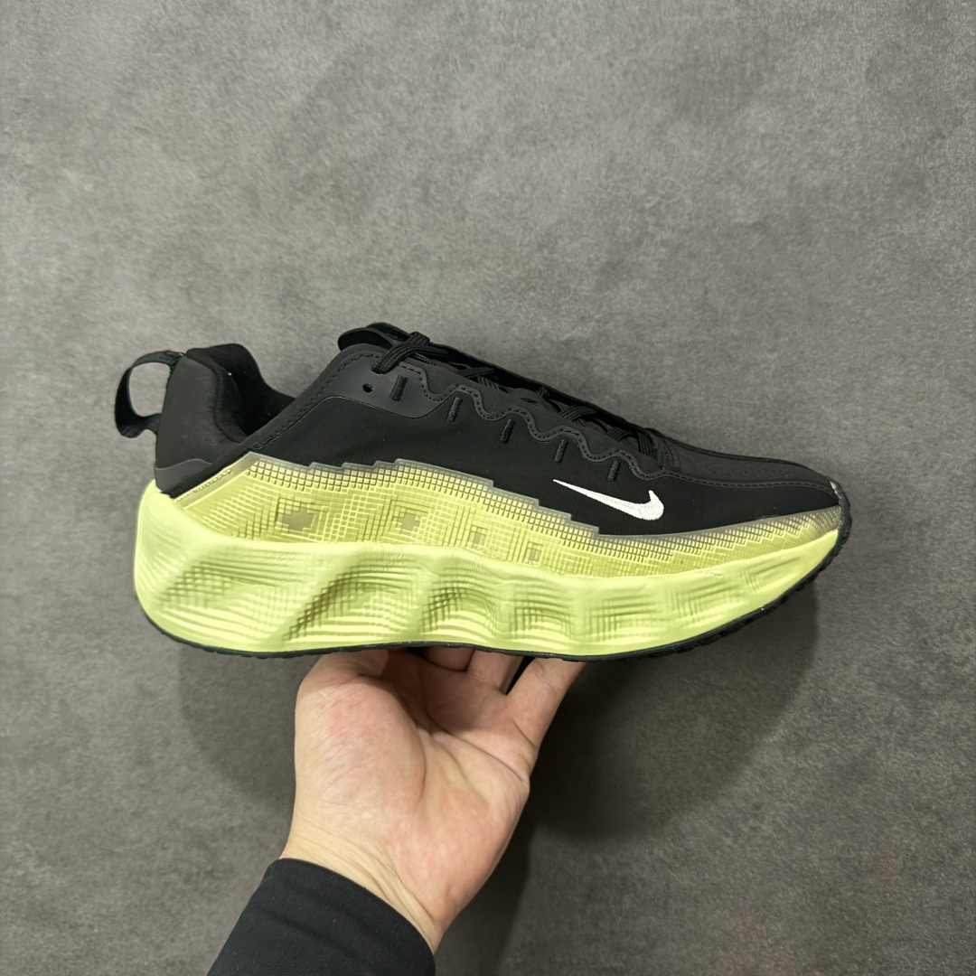 【公司级】HYEIN SEO x Nike Ava Rover Ava Rover 联名鞋 该鞋款采用流线型轮廓设计,鞋面结合 TPU 网格支撑结构,中底搭载 ReactX 泡棉材质,外底为 华夫底纹,整体呈现机能风风格,以流线型轮廓和轻薄物料鞋面为主,TPU 网格状支撑结构增强支撑性,中底采用 ReactX 泡棉材质,提供缓震性能,华夫底纹外底兼顾灵活度和抓地力。 货号:DX4215-004 尺码:36-40 编码:LNHB250260-选品中心
