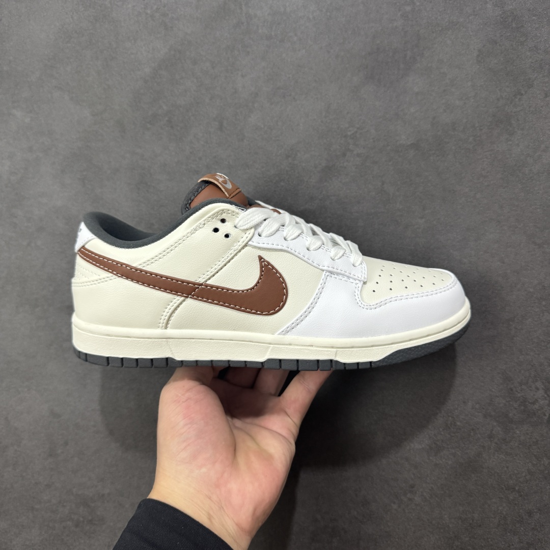 【公司级】Nike Dunk Low 白色 此款以简约大方的造型设计,给人以随性休闲的时尚格调,穿着舒适轻便,运动灵活自如,满足日常个性穿搭。 货号: IM6670-202 尺码: 36 36.5 37.5 38 38.5 39 40 40.5 41 42 42.5 43 44 44.5 45 45.5 46 编码:YBB260270-选品中心