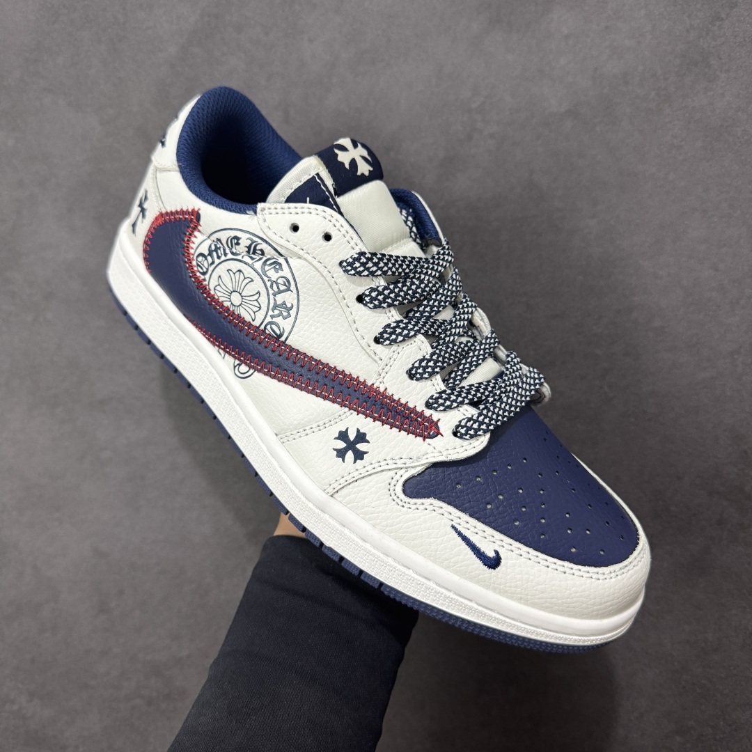 图片[3]-【定制版】Travis Scott x Fragment Design x Jordan Air Jordan 1 Low OG SP “克罗心联名——缝线勾” 多方联名合作融合了Travi翻毛蓝勾s Scott 独特的音乐风格，藤原浩个性的设计风格以及Jordan品牌的经典元素 使其成为一双具有独特身份和价值的鞋子 清新而立体的外观加上联名标识更突出了其独特身份 这种配色方案显示出活力和时尚感 在视觉上引人注目 鞋身的质感和细腻的细节处理使其显得高端而格调十足 这款“倒钩”联名是设计与创意完美结合 融合多方的个性风格是一款备受瞩目的潮流鞋款 低帮休闲板鞋 定制鞋盒 大厂纯原品质出货 超高清洁度 皮料切割干净无任何毛边 细节完美 货号：DZ5899-030 尺码：36 36.5 37.5 38 38.5 39 40 40.5 41 42 42.5 43 44 44.5 45-选品中心