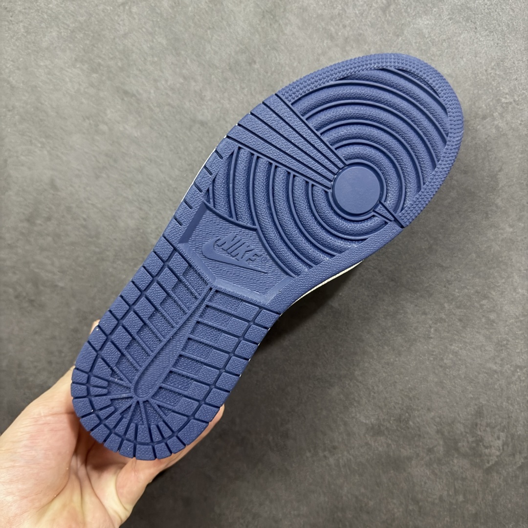 图片[9]-【定制版】Travis Scott x Fragment Design x Jordan Air Jordan 1 Low OG SP “克罗心联名——缝线勾” 多方联名合作融合了Travi翻毛蓝勾s Scott 独特的音乐风格，藤原浩个性的设计风格以及Jordan品牌的经典元素 使其成为一双具有独特身份和价值的鞋子 清新而立体的外观加上联名标识更突出了其独特身份 这种配色方案显示出活力和时尚感 在视觉上引人注目 鞋身的质感和细腻的细节处理使其显得高端而格调十足 这款“倒钩”联名是设计与创意完美结合 融合多方的个性风格是一款备受瞩目的潮流鞋款 低帮休闲板鞋 定制鞋盒 大厂纯原品质出货 超高清洁度 皮料切割干净无任何毛边 细节完美 货号：DZ5899-030 尺码：36 36.5 37.5 38 38.5 39 40 40.5 41 42 42.5 43 44 44.5 45-选品中心