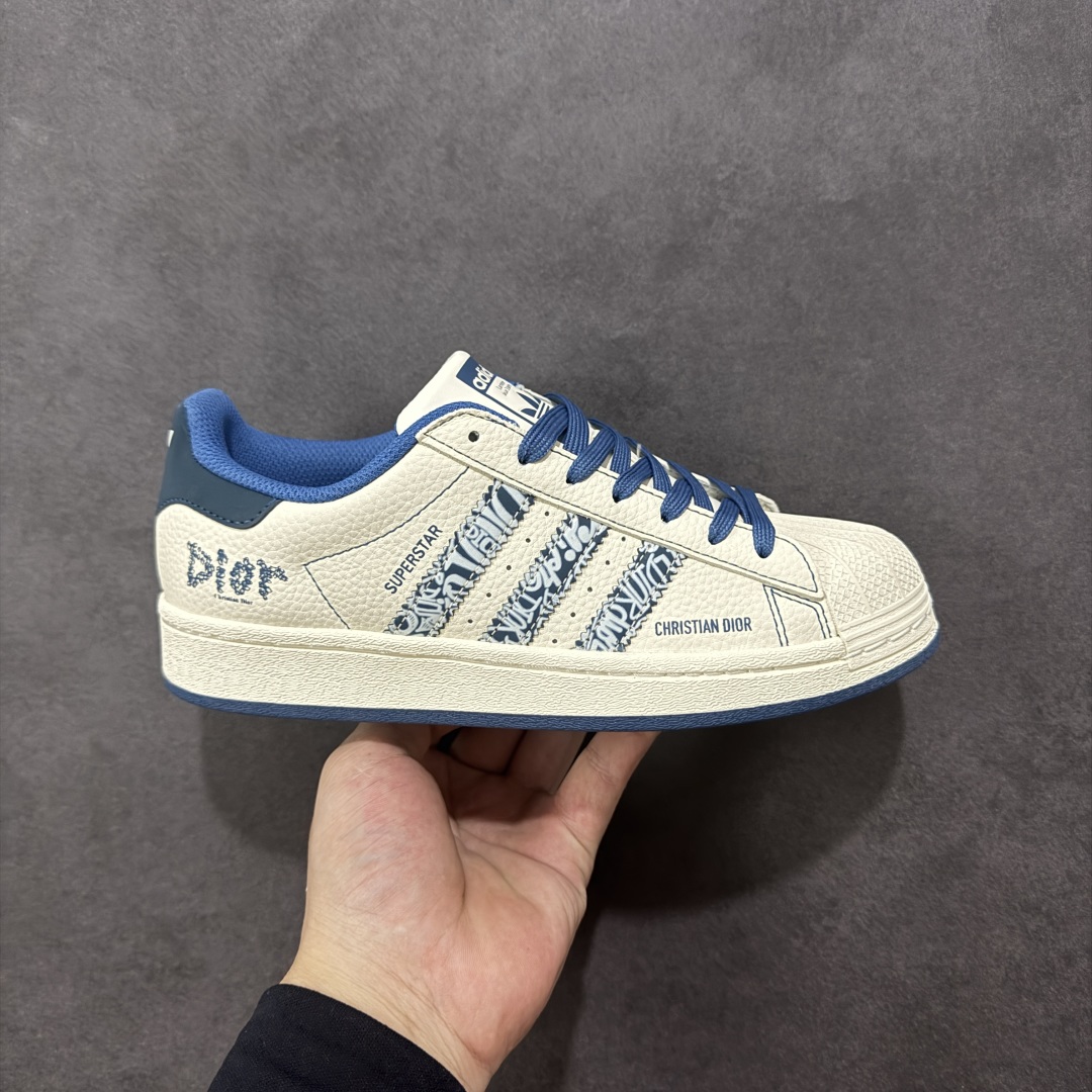 【定制版】Adidas Originals Superstar 阿迪达斯 三叶草 贝壳头’DIY’系列低帮经典百搭休闲运动板鞋 原装头层材料 用料绝不含糊 独家版型蒸餾加工帶來的是更好的视觉和脚感体验 清洁度 电绣工艺 皮料切割干净无任何毛边 细节完美 货号:DS5808 尺码:36 36.5 37 38 38.5 39 40 40.5 41 42 42.5 43 44 45-选品中心