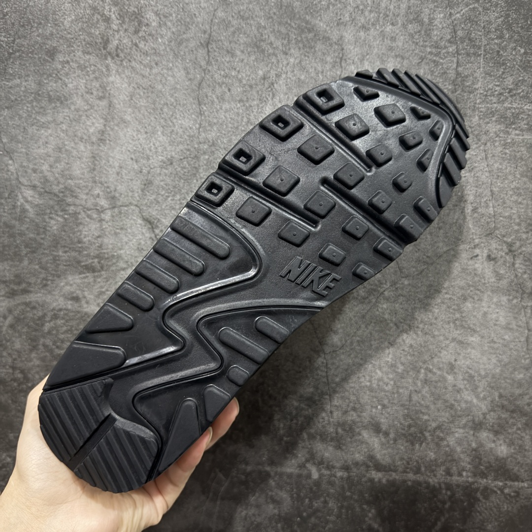 图片[9]-【顶级芯片版】Nike Air Max 90 舒适 复古 合成革减震防滑透气 低帮 休闲跑步鞋 纯黑皮面 CZ5594-001 鞋舌标可扫码 海外欧州过验版 原纸版原楦头 顶级90款问市 开发数月 原版开发 多道QC质检 鞋型完美复刻 原厂级别工艺 正确色卡 正确气垫蓝光 正确大底 独家私模 采用进口头层牛皮拼接 定位高端市场 行业标杆工艺 尺码：39 40 40.5 41 42 42.5 43 44 44.5 45 46-选品中心