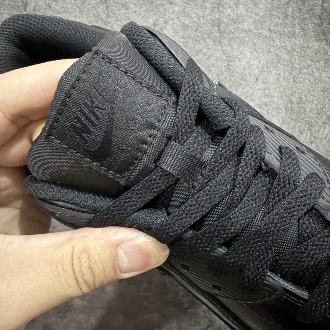 图片[6]-【顶级芯片版】Nike Air Max 90 舒适 复古 合成革减震防滑透气 低帮 休闲跑步鞋 纯黑皮面 CZ5594-001 鞋舌标可扫码 海外欧州过验版 原纸版原楦头 顶级90款问市 开发数月 原版开发 多道QC质检 鞋型完美复刻 原厂级别工艺 正确色卡 正确气垫蓝光 正确大底 独家私模 采用进口头层牛皮拼接 定位高端市场 行业标杆工艺 尺码：39 40 40.5 41 42 42.5 43 44 44.5 45 46-选品中心