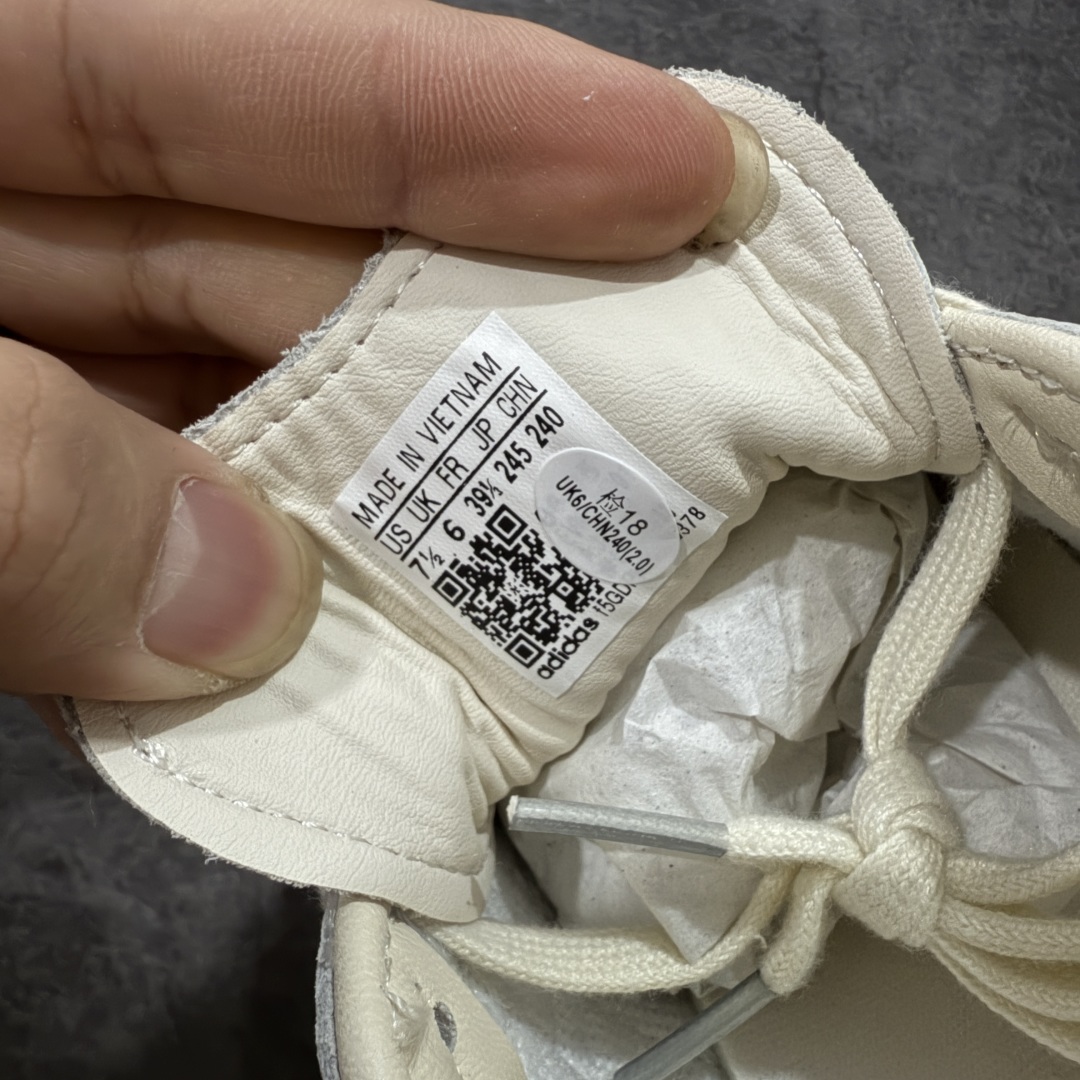 图片[7]-【CG纯原】市面最顶级品质没有之一！ 此版鞋身全部采用进口原厂头层皮 原厂头层 区分市面偷工减料！ Adidas Originals Samba 桑巴德训鞋 灰红 原版原楦原材，99.999%还原度 鞋带都是原厂的，系鞋带的方式都同步ZP！ 货号：JS1362 尺码：36 36.5 37 38 38.5 39 40 40.5 41 42 42.5 43 44 44.5 45-选品中心