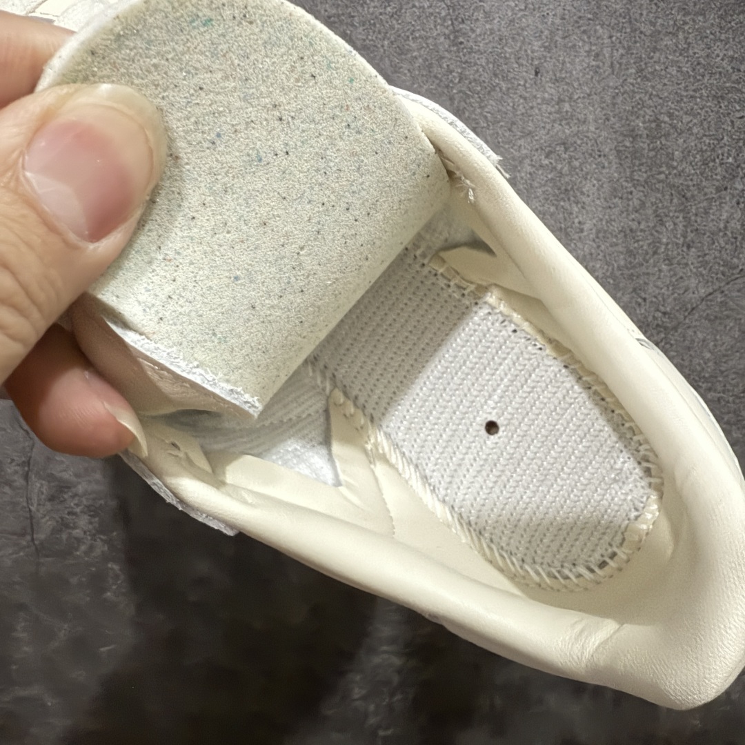 图片[9]-【CG纯原】市面最顶级品质没有之一！ 此版鞋身全部采用进口原厂头层皮 原厂头层 区分市面偷工减料！ Adidas Originals Samba 桑巴德训鞋 灰红 原版原楦原材，99.999%还原度 鞋带都是原厂的，系鞋带的方式都同步ZP！ 货号：JS1362 尺码：36 36.5 37 38 38.5 39 40 40.5 41 42 42.5 43 44 44.5 45-选品中心