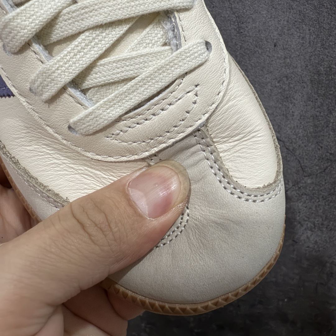 图片[5]-【CG纯原】市面最顶级品质没有之一！ 此版鞋身全部采用进口原厂头层皮 原厂头层 区分市面偷工减料！ Adidas Originals Samba 桑巴德训鞋 灰红 原版原楦原材，99.999%还原度 鞋带都是原厂的，系鞋带的方式都同步ZP！ 货号：JS1362 尺码：36 36.5 37 38 38.5 39 40 40.5 41 42 42.5 43 44 44.5 45-选品中心