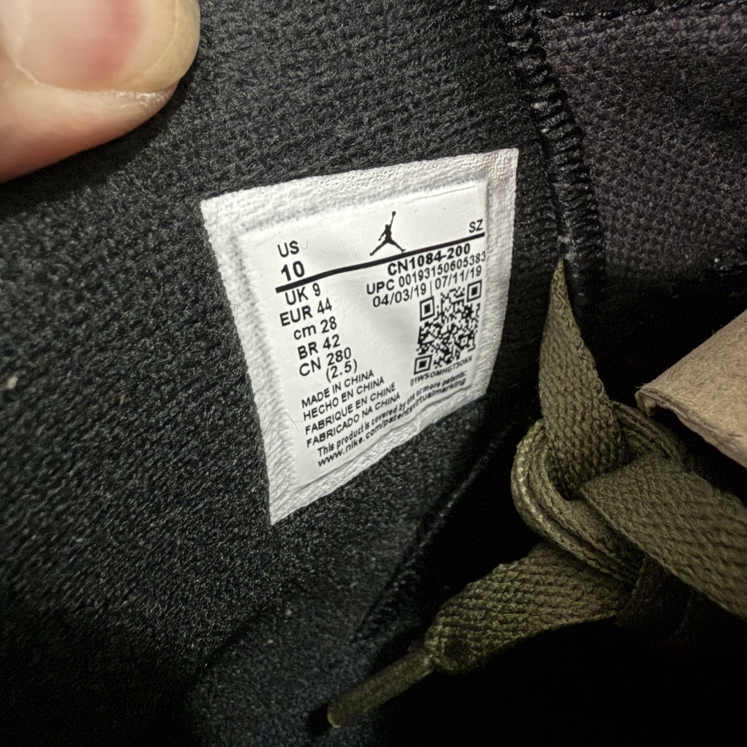 图片[8]-【DG2.0】Travis Scott x Air Jordan 6 AJ6 TS复古文化篮球鞋“军绿夜光鬼脸” CN1084-200 AJ6军绿口袋 顶级细节 多双原鞋拆解开发 进口麂皮皮料 立体公整口袋 原厂后跟刺绣 饱满粗细同步 区分市面过细刺绣 原厂锁扣配件按压回弹声音清脆 原厂定型 后跟完美效果 无各种添加操作 全新正确细节 正确3M反光夜光大底 尺码：40 40.5 41 42 42.5 43 44 44.5 45 46 47.5-选品中心