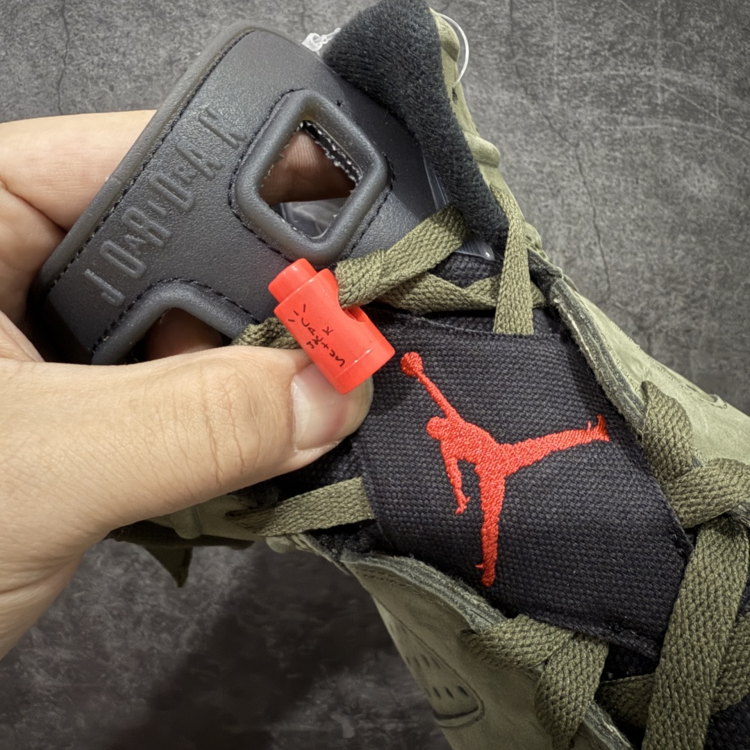 图片[6]-【DG2.0】Travis Scott x Air Jordan 6 AJ6 TS复古文化篮球鞋“军绿夜光鬼脸” CN1084-200 AJ6军绿口袋 顶级细节 多双原鞋拆解开发 进口麂皮皮料 立体公整口袋 原厂后跟刺绣 饱满粗细同步 区分市面过细刺绣 原厂锁扣配件按压回弹声音清脆 原厂定型 后跟完美效果 无各种添加操作 全新正确细节 正确3M反光夜光大底 尺码：40 40.5 41 42 42.5 43 44 44.5 45 46 47.5-选品中心