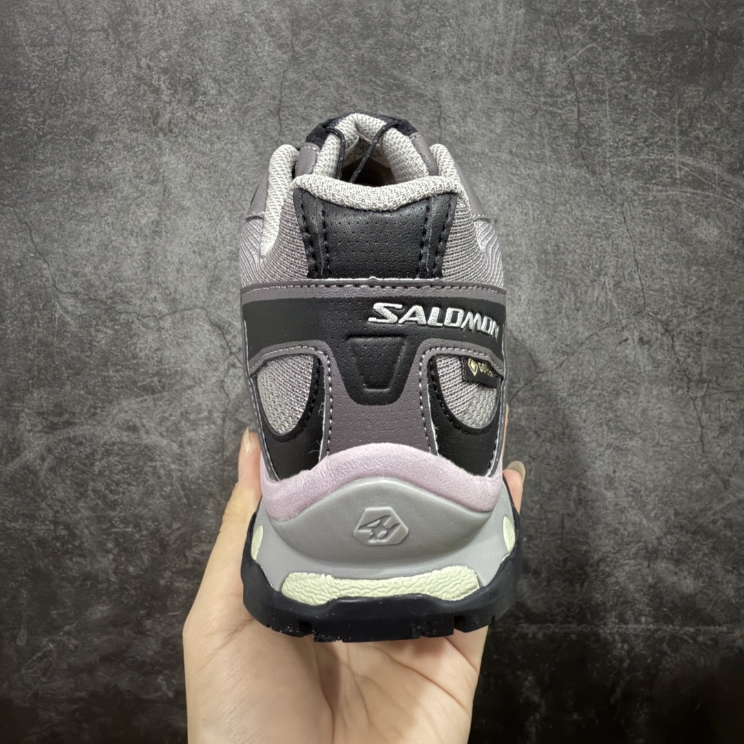 图片[4]-【绿x升级版】Salomon XT-QUEST ADV 萨洛蒙情侣款户外机能鞋 491277 全新绿x升级版 品质大改进 ‼️ 全鞋改进为原厂一致材料打造 全新修长鞋型 相对老版臃肿鞋型 此版的版型更正 全新玻璃冲刀 清洁度提升 同步原版左右鞋带孔的间距加大（之前老版间距太小） 网面与鞋头材料校对一致无色差（老版网面有色差） 鞋后跟反口V字定型同步zp（老版臃肿为U字后跟反口） 鞋舌两侧鞋帮脚踝处更加直挺（之前老版往中间踏） 鞋盒黑盒改正为原版牛皮纸鞋盒 鞋头处添加☯️太极标 所有细节多次修改校正 坚持同步原版无差别 毋庸置疑全市场最好的版本💪🏻终端优势供应 尺码：36-46-选品中心