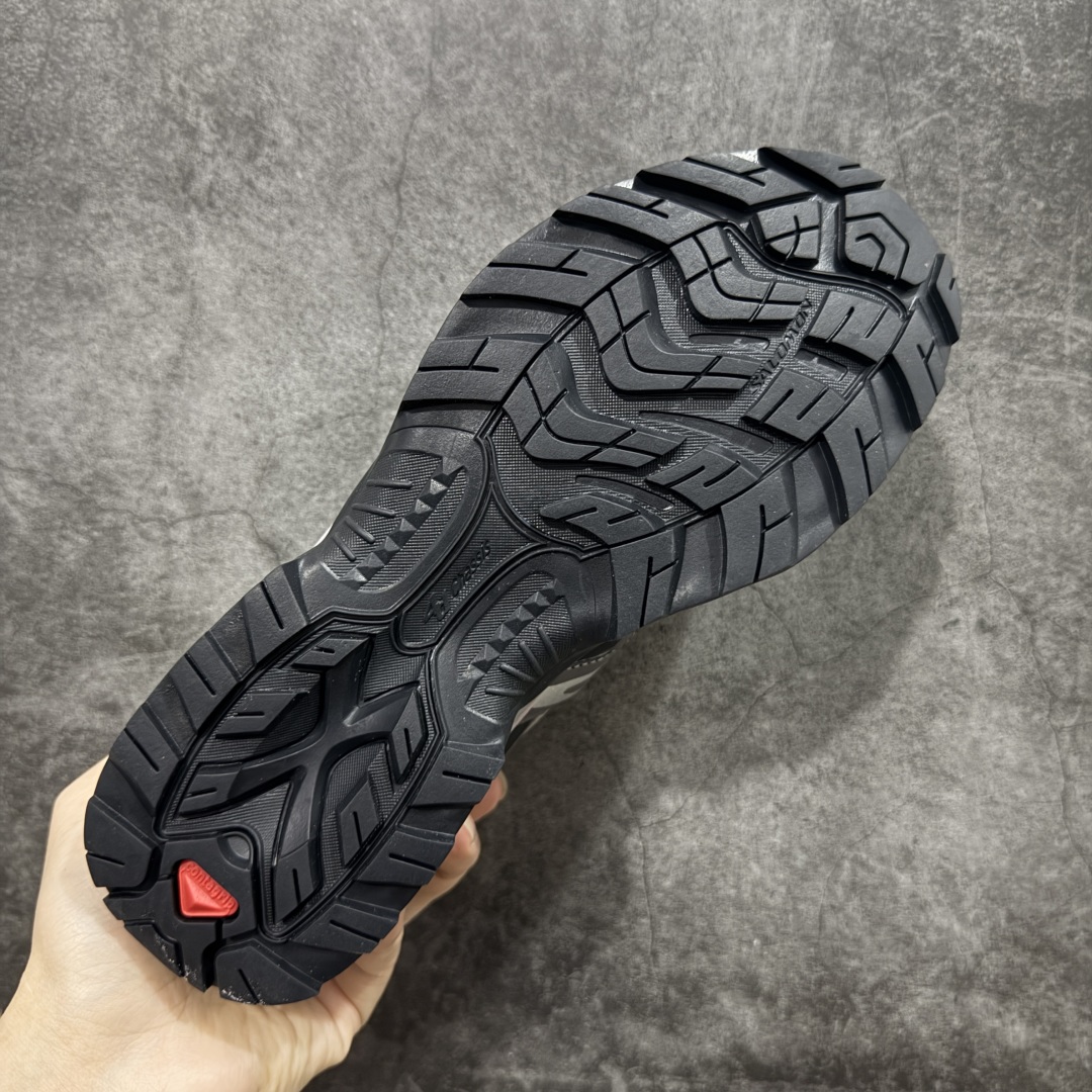 图片[9]-【绿x升级版】Salomon XT-QUEST ADV 萨洛蒙情侣款户外机能鞋 491277 全新绿x升级版 品质大改进 ‼️ 全鞋改进为原厂一致材料打造 全新修长鞋型 相对老版臃肿鞋型 此版的版型更正 全新玻璃冲刀 清洁度提升 同步原版左右鞋带孔的间距加大（之前老版间距太小） 网面与鞋头材料校对一致无色差（老版网面有色差） 鞋后跟反口V字定型同步zp（老版臃肿为U字后跟反口） 鞋舌两侧鞋帮脚踝处更加直挺（之前老版往中间踏） 鞋盒黑盒改正为原版牛皮纸鞋盒 鞋头处添加☯️太极标 所有细节多次修改校正 坚持同步原版无差别 毋庸置疑全市场最好的版本💪🏻终端优势供应 尺码：36-46-选品中心