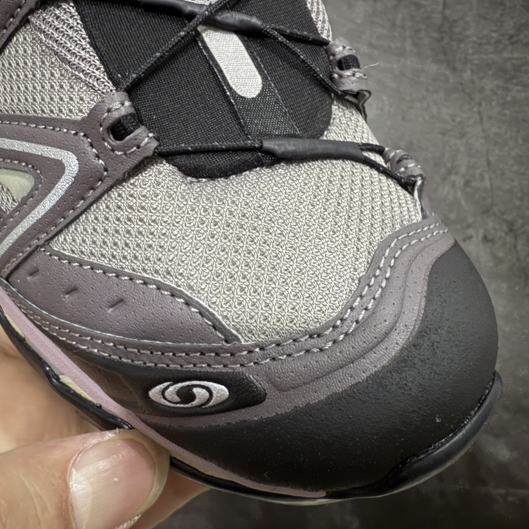 图片[5]-【绿x升级版】Salomon XT-QUEST ADV 萨洛蒙情侣款户外机能鞋 491277 全新绿x升级版 品质大改进 ‼️ 全鞋改进为原厂一致材料打造 全新修长鞋型 相对老版臃肿鞋型 此版的版型更正 全新玻璃冲刀 清洁度提升 同步原版左右鞋带孔的间距加大（之前老版间距太小） 网面与鞋头材料校对一致无色差（老版网面有色差） 鞋后跟反口V字定型同步zp（老版臃肿为U字后跟反口） 鞋舌两侧鞋帮脚踝处更加直挺（之前老版往中间踏） 鞋盒黑盒改正为原版牛皮纸鞋盒 鞋头处添加☯️太极标 所有细节多次修改校正 坚持同步原版无差别 毋庸置疑全市场最好的版本💪🏻终端优势供应 尺码：36-46-选品中心