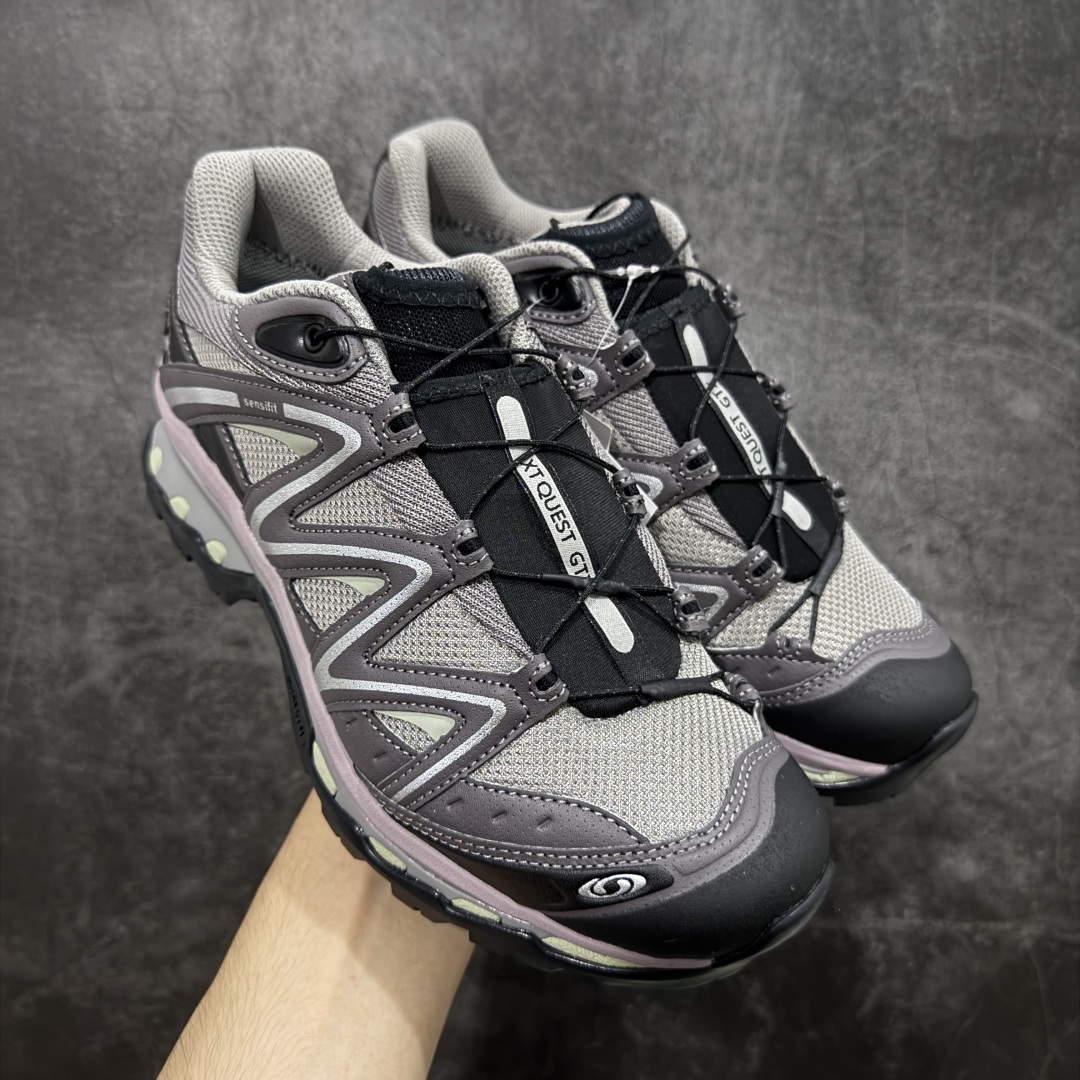 【绿x升级版】Salomon XT-QUEST ADV 萨洛蒙情侣款户外机能鞋 491277 全新绿x升级版 品质大改进 ‼️ 全鞋改进为原厂一致材料打造 全新修长鞋型 相对老版臃肿鞋型 此版的版型更正 全新玻璃冲刀 清洁度提升 同步原版左右鞋带孔的间距加大(之前老版间距太小) 网面与鞋头材料校对一致无色差(老版网面有色差) 鞋后跟反口V字定型同步zp(老版臃肿为U字后跟反口) 鞋舌两侧鞋帮脚踝处更加直挺(之前老版往中间踏) 鞋盒黑盒改正为原版牛皮纸鞋盒 鞋头处添加☯️太极标 所有细节多次修改校正 坚持同步原版无差别 毋庸置疑全市场最好的版本💪🏻终端优势供应 尺码:36-46-选品中心