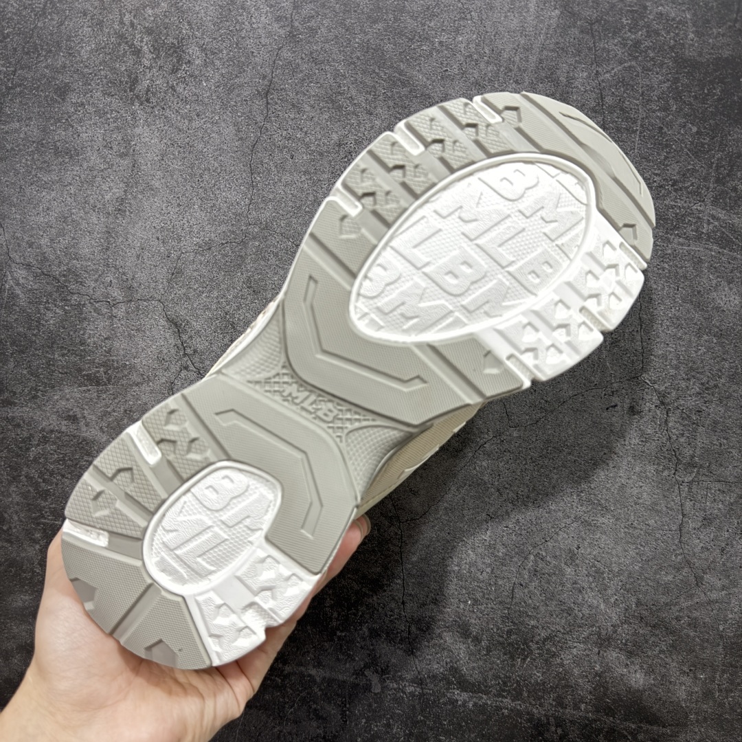 图片[9]-【纯原版】韩国洋基队NY大标潮流老爹鞋 MLB Trophy Runner 小白鞋复古轻便增高运动鞋新款绑带时尚潮流百搭 原材料打造 原楦原档案数据开发版型 完美鞋头弧度/后套收口效果🆚市面文案版本‼️ 原厂立体填充鞋舌海绵 中底注胶孔原数据开发模具大底 原厂转印标 保证不掉字 内增高6cm 原厂1：1模具开发 原厂进口纳米材质 原厂 全套手提袋 原盒雷射防伪标包装 天猫订单品质 官网尺码35 36 36.5 37.5 38 38.5 39 40 40.5 41 42 42.5 43 44 45-选品中心