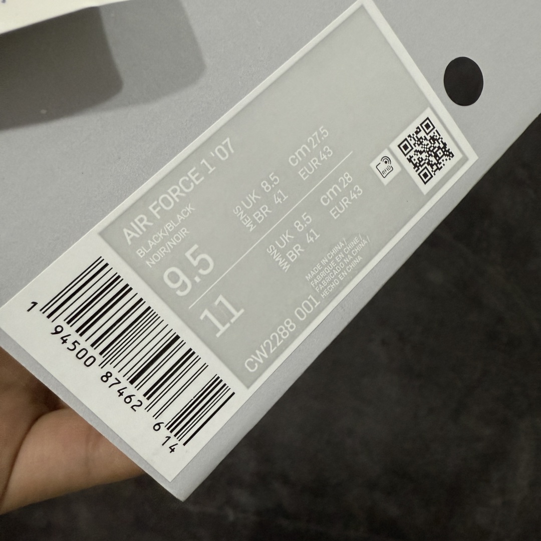 图片[9]-【XE纯原磨砂面】Air Force 1 Low AF1空军纯黑低帮 磨砂皮面版 CW2288-001 抄底的价格 完美品质 完全吊打市场所有同价位上下版本 偏软质头层皮料 完美鞋型 钩子裁边清洁度无敌！ 针车走线图片放大看相当整齐，鞋带口冲孔与鞋头冲孔非常圆润干净 无任何毛边，正确做旧鞋带金属铁片，中底走线 鞋垫刷胶 大底含气垫都是基本操作！独家有货，全码可接！ 尺码：36-46含尖版本 目前此价位你能找到的最优的一个版本没有之一-选品中心