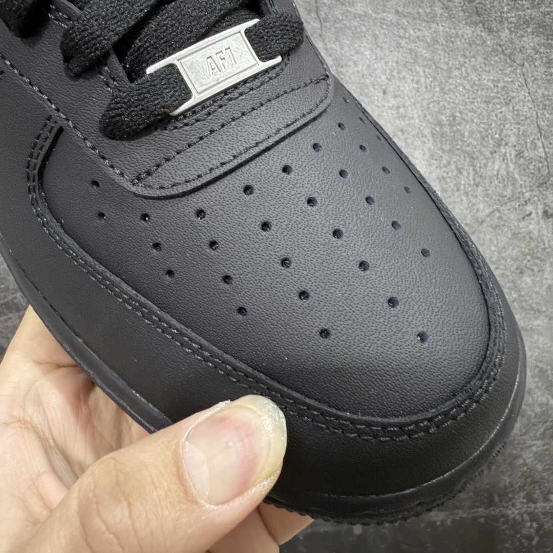 图片[4]-【XE纯原磨砂面】Air Force 1 Low AF1空军纯黑低帮 磨砂皮面版 CW2288-001 抄底的价格 完美品质 完全吊打市场所有同价位上下版本 偏软质头层皮料 完美鞋型 钩子裁边清洁度无敌！ 针车走线图片放大看相当整齐，鞋带口冲孔与鞋头冲孔非常圆润干净 无任何毛边，正确做旧鞋带金属铁片，中底走线 鞋垫刷胶 大底含气垫都是基本操作！独家有货，全码可接！ 尺码：36-46含尖版本 目前此价位你能找到的最优的一个版本没有之一-选品中心