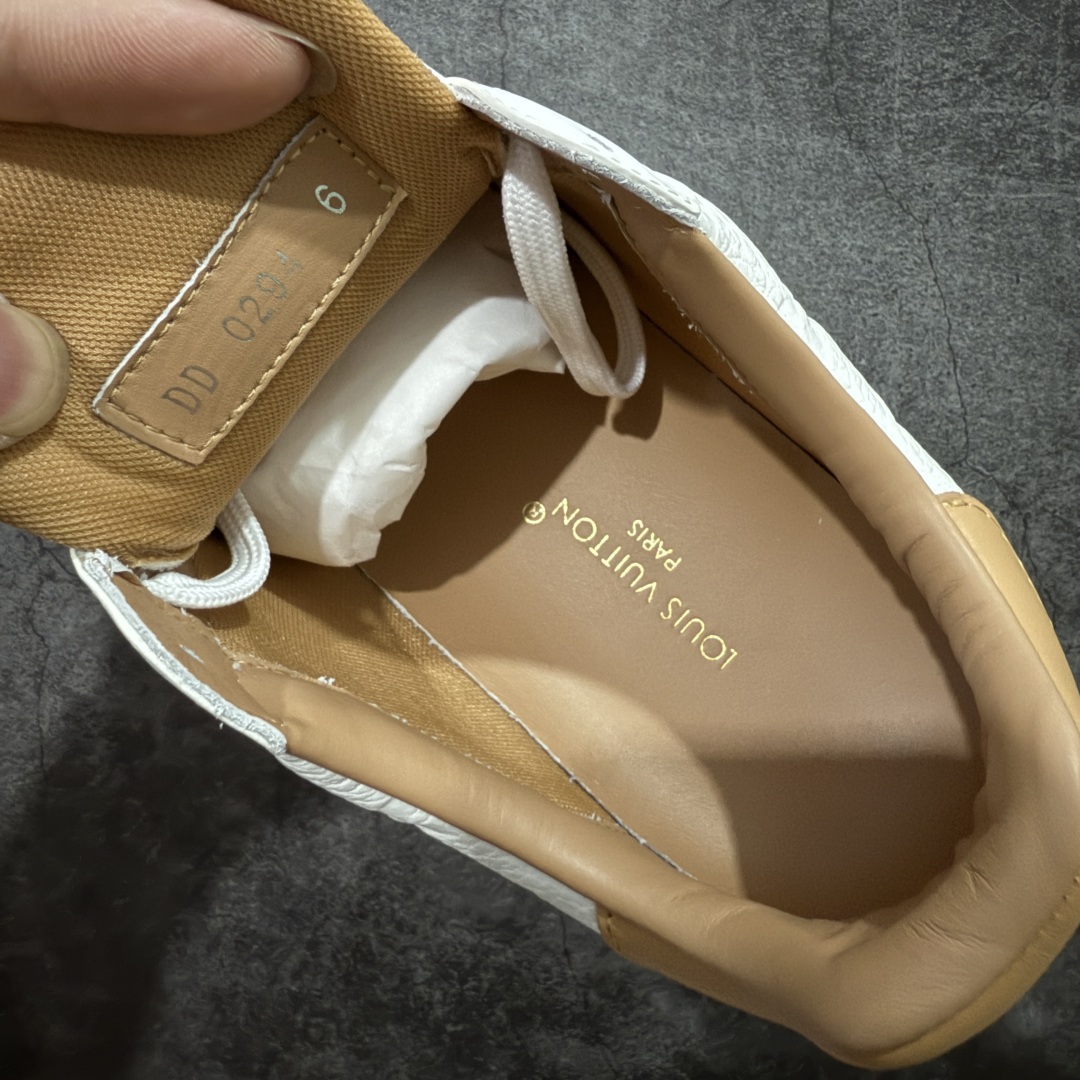 图片[6]-【海淘代购版】LOUIS VUITTON LV Beverly Hills 牛皮 圆头系带 低帮 时尚板鞋 男款 白色 海淘代购同渠道品质 高端零售 外贸充正专供 原版购入开发 ZP级全套包装 完美楦型 正确卡色 大底TPU 质感媲美原版 细节与原版一致 请注意区分市面通货材 尺码：38 39 40 41 42 43 44 45 46-选品中心