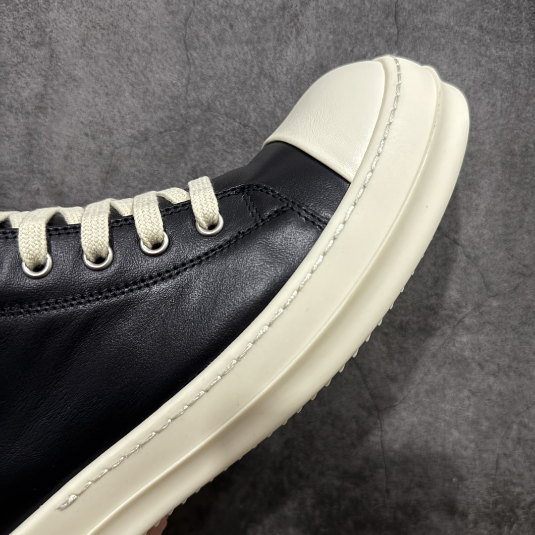 图片[6]-【New Star版本】市售最高版 Rickowens 瑞克 欧文斯 西瓜头 低帮高街休闲板鞋 真正匠心打造 欢迎各领域高端玩家拷打对比！ 市售真正最高品质 1：1还原ZP原鞋！ 历经6个月 调楦开版，纳米级还原 【面皮】进口全粒面头层小牛皮，细纳帕纹路亮面风格 【内里】进口全粒面头层小牛皮，细纳帕纹路哑光风格，自然毛孔 吸汗透气 【中底】表面层包裹全粒面小牛皮 内层中底带钢板，提升鞋子的稳定性与支撑力，有效抵抗外力变形 【鞋垫】全粒面小牛皮-透气吸汗+三层夹心泡面材质-高弹透气脚感舒适 【鞋底】独家私模TPU奶香大底 进口TPU原料耐磨、耐操、不易氧化发黄 【鞋带】定制水染 按原版织法工艺 百分比百还原 【布袋】定制定染原厂布袋原厂刺绣工艺 布料厚实 柔软 带绒感 颜色深灰微微发绿 正确版.布料成本远高于市场版 【包装】配件包装全部按照最新版原鞋标准.另附送黑色鞋带 独家配无纺布试鞋垫 尺码：38 39 40 41 42 43 44 45 46 正码正拍-选品中心