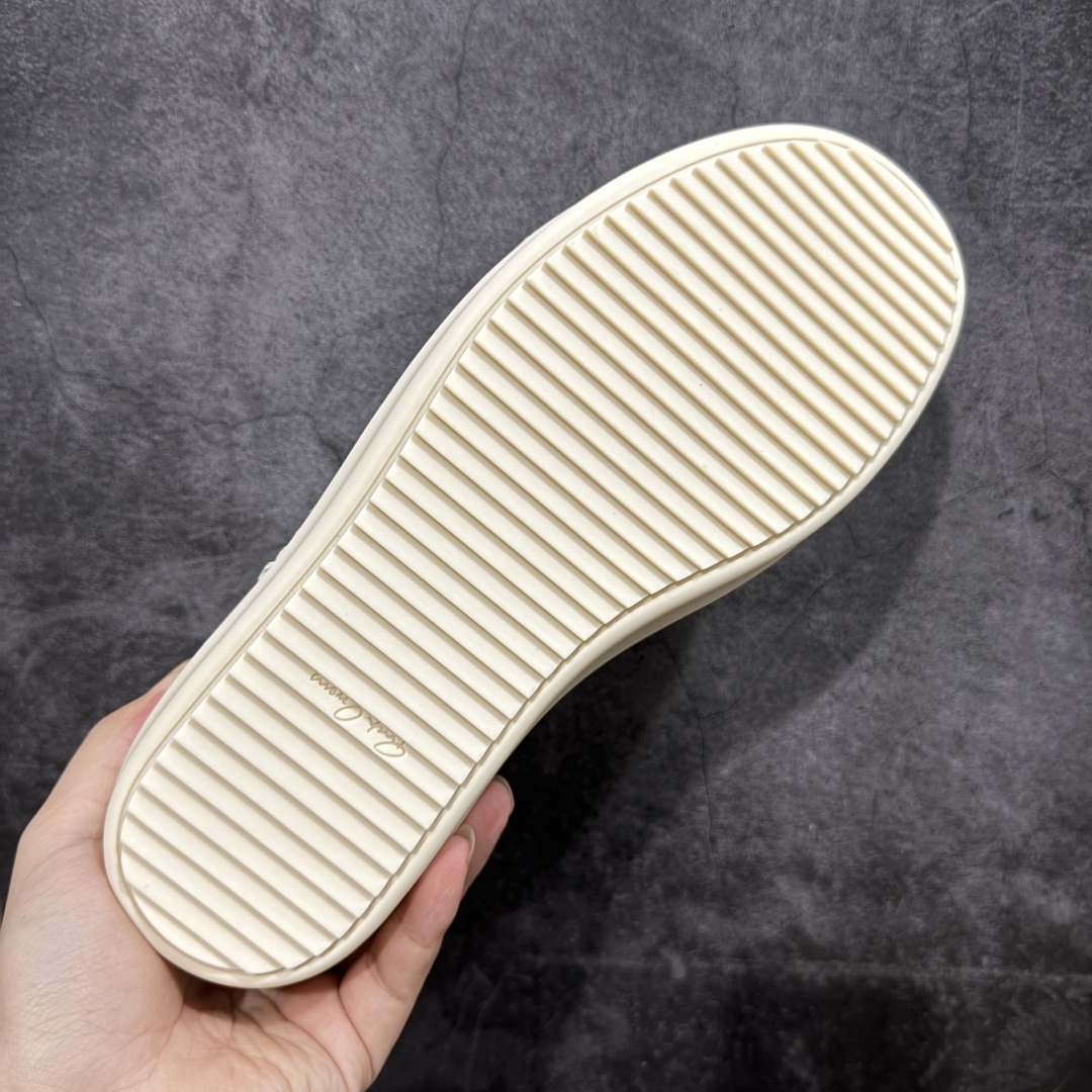 图片[9]-【New Star版本】市售最高版 Rickowens 瑞克 欧文斯 西瓜头 低帮高街休闲板鞋 真正匠心打造 欢迎各领域高端玩家拷打对比！ 市售真正最高品质 1：1还原ZP原鞋！ 历经6个月 调楦开版，纳米级还原 【面皮】进口全粒面头层小牛皮，细纳帕纹路亮面风格 【内里】进口全粒面头层小牛皮，细纳帕纹路哑光风格，自然毛孔 吸汗透气 【中底】表面层包裹全粒面小牛皮 内层中底带钢板，提升鞋子的稳定性与支撑力，有效抵抗外力变形 【鞋垫】全粒面小牛皮-透气吸汗+三层夹心泡面材质-高弹透气脚感舒适 【鞋底】独家私模TPU奶香大底 进口TPU原料耐磨、耐操、不易氧化发黄 【鞋带】定制水染 按原版织法工艺 百分比百还原 【布袋】定制定染原厂布袋原厂刺绣工艺 布料厚实 柔软 带绒感 颜色深灰微微发绿 正确版.布料成本远高于市场版 【包装】配件包装全部按照最新版原鞋标准.另附送黑色鞋带 独家配无纺布试鞋垫 尺码：38 39 40 41 42 43 44 45 46 正码正拍-选品中心