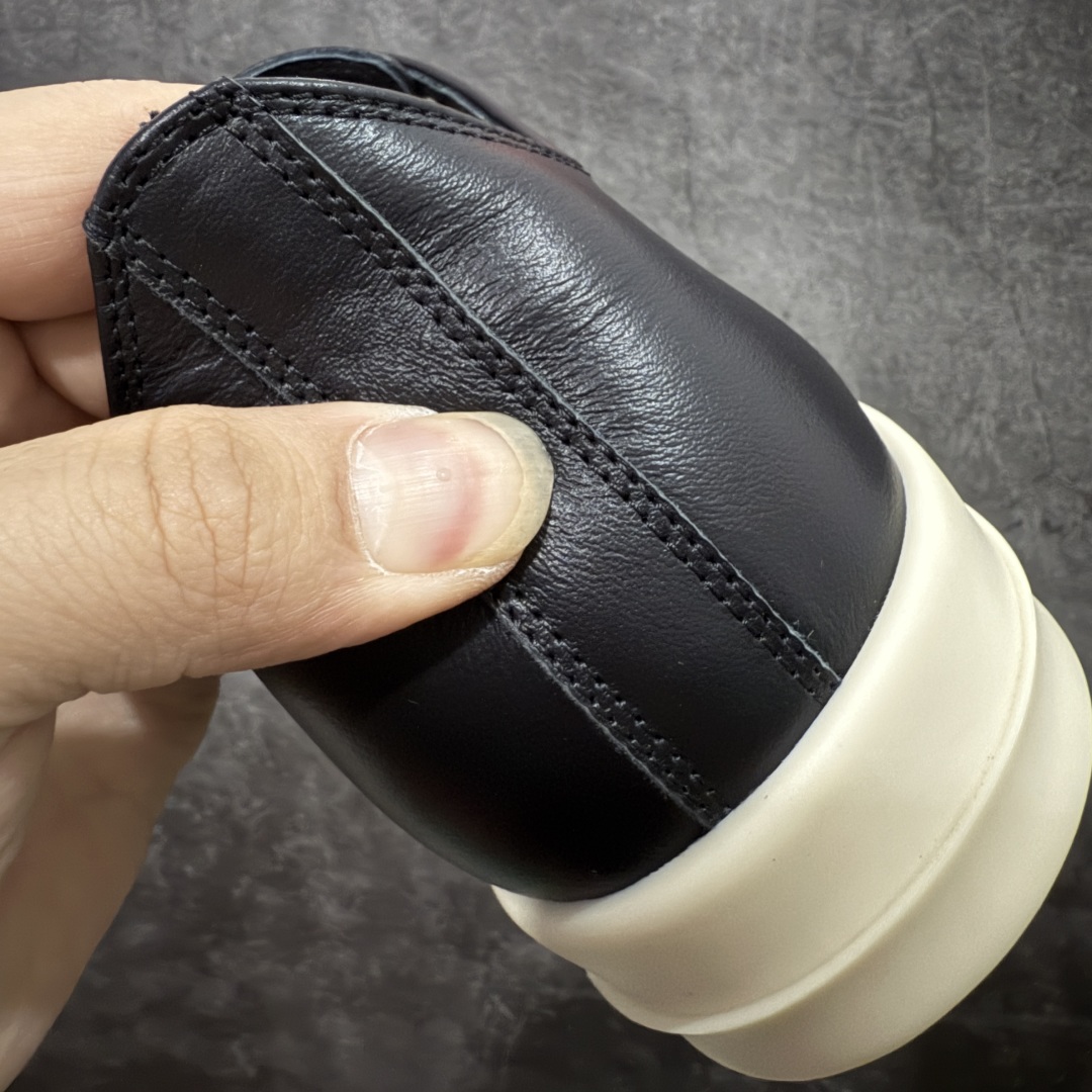 图片[2]-【New Star版本】市售最高版 Rickowens 瑞克 欧文斯 西瓜头 低帮高街休闲板鞋 真正匠心打造 欢迎各领域高端玩家拷打对比！ 市售真正最高品质 1：1还原ZP原鞋！ 历经6个月 调楦开版，纳米级还原 【面皮】进口全粒面头层小牛皮，细纳帕纹路亮面风格 【内里】进口全粒面头层小牛皮，细纳帕纹路哑光风格，自然毛孔 吸汗透气 【中底】表面层包裹全粒面小牛皮 内层中底带钢板，提升鞋子的稳定性与支撑力，有效抵抗外力变形 【鞋垫】全粒面小牛皮-透气吸汗+三层夹心泡面材质-高弹透气脚感舒适 【鞋底】独家私模TPU奶香大底 进口TPU原料耐磨、耐操、不易氧化发黄 【鞋带】定制水染 按原版织法工艺 百分比百还原 【布袋】定制定染原厂布袋原厂刺绣工艺 布料厚实 柔软 带绒感 颜色深灰微微发绿 正确版.布料成本远高于市场版 【包装】配件包装全部按照最新版原鞋标准.另附送黑色鞋带 独家配无纺布试鞋垫 尺码：38 39 40 41 42 43 44 45 46 正码正拍-选品中心