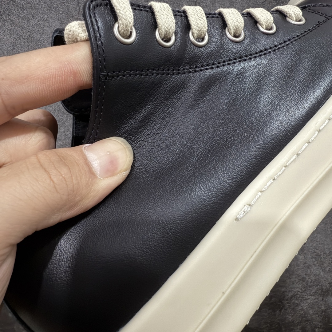 图片[3]-【New Star版本】市售最高版 Rickowens 瑞克 欧文斯 西瓜头 低帮高街休闲板鞋 真正匠心打造 欢迎各领域高端玩家拷打对比！ 市售真正最高品质 1：1还原ZP原鞋！ 历经6个月 调楦开版，纳米级还原 【面皮】进口全粒面头层小牛皮，细纳帕纹路亮面风格 【内里】进口全粒面头层小牛皮，细纳帕纹路哑光风格，自然毛孔 吸汗透气 【中底】表面层包裹全粒面小牛皮 内层中底带钢板，提升鞋子的稳定性与支撑力，有效抵抗外力变形 【鞋垫】全粒面小牛皮-透气吸汗+三层夹心泡面材质-高弹透气脚感舒适 【鞋底】独家私模TPU奶香大底 进口TPU原料耐磨、耐操、不易氧化发黄 【鞋带】定制水染 按原版织法工艺 百分比百还原 【布袋】定制定染原厂布袋原厂刺绣工艺 布料厚实 柔软 带绒感 颜色深灰微微发绿 正确版.布料成本远高于市场版 【包装】配件包装全部按照最新版原鞋标准.另附送黑色鞋带 独家配无纺布试鞋垫 尺码：38 39 40 41 42 43 44 45 46 正码正拍-选品中心