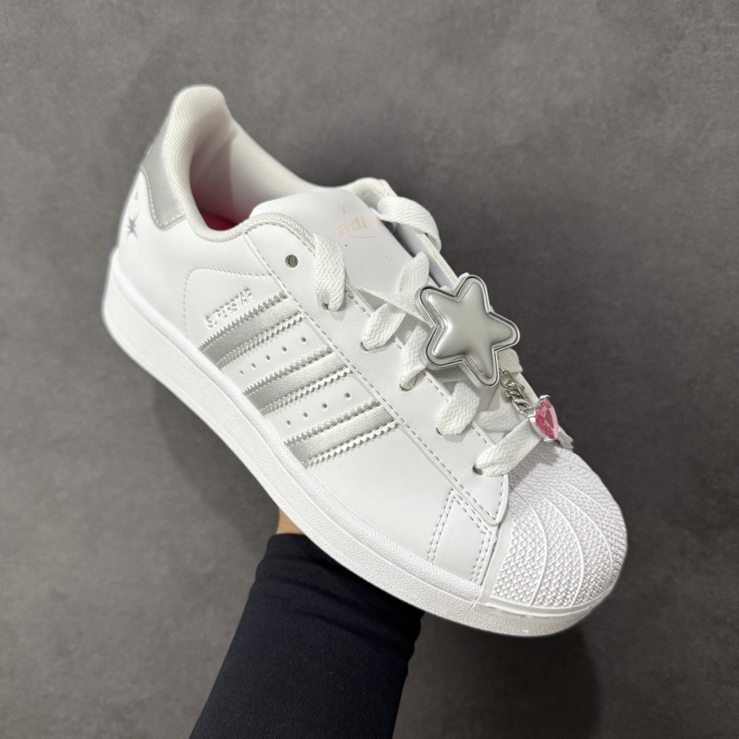 图片[3]-【H11纯原】adidas originals Superstar 2 舒适百搭 轻便透气 低帮板鞋 超经典的贝壳鞋款全新升级啦 加宽了鞋带的设计，鞋口的海绵填充的也更多 鞋底上脚更柔软 欢迎来感受一下2.0贝壳头板鞋 #独家原盒 原底原料 开模打造 #原厂织唛鞋标 高精密准度 #原楦原纸板开发 匹配原版98%以上 #后跟垫棉独家呈现 反口里弧度正确 #原厂鞋垫 背胶 后跟电绣针数 与正品一致 #原厂皮料 原厂车缝线 质感无敌 #皮料切割干净 无任何毛边 清洁度细节完美 货号：JQ8777 尺码：35.5 36 36.5 37.5 38 38.5 39 40-选品中心