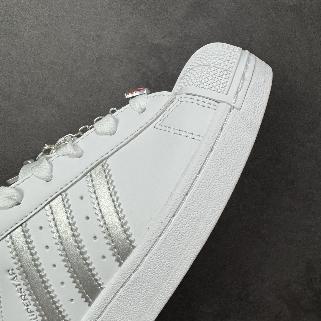 图片[5]-【H11纯原】adidas originals Superstar 2 舒适百搭 轻便透气 低帮板鞋 超经典的贝壳鞋款全新升级啦 加宽了鞋带的设计，鞋口的海绵填充的也更多 鞋底上脚更柔软 欢迎来感受一下2.0贝壳头板鞋 #独家原盒 原底原料 开模打造 #原厂织唛鞋标 高精密准度 #原楦原纸板开发 匹配原版98%以上 #后跟垫棉独家呈现 反口里弧度正确 #原厂鞋垫 背胶 后跟电绣针数 与正品一致 #原厂皮料 原厂车缝线 质感无敌 #皮料切割干净 无任何毛边 清洁度细节完美 货号：JQ8777 尺码：35.5 36 36.5 37.5 38 38.5 39 40-选品中心