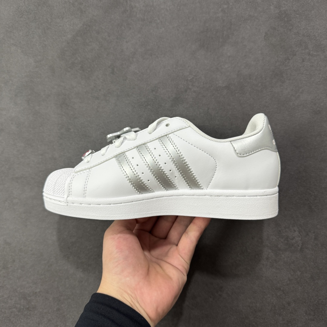 图片[2]-【H11纯原】adidas originals Superstar 2 舒适百搭 轻便透气 低帮板鞋 超经典的贝壳鞋款全新升级啦 加宽了鞋带的设计，鞋口的海绵填充的也更多 鞋底上脚更柔软 欢迎来感受一下2.0贝壳头板鞋 #独家原盒 原底原料 开模打造 #原厂织唛鞋标 高精密准度 #原楦原纸板开发 匹配原版98%以上 #后跟垫棉独家呈现 反口里弧度正确 #原厂鞋垫 背胶 后跟电绣针数 与正品一致 #原厂皮料 原厂车缝线 质感无敌 #皮料切割干净 无任何毛边 清洁度细节完美 货号：JQ8777 尺码：35.5 36 36.5 37.5 38 38.5 39 40-选品中心