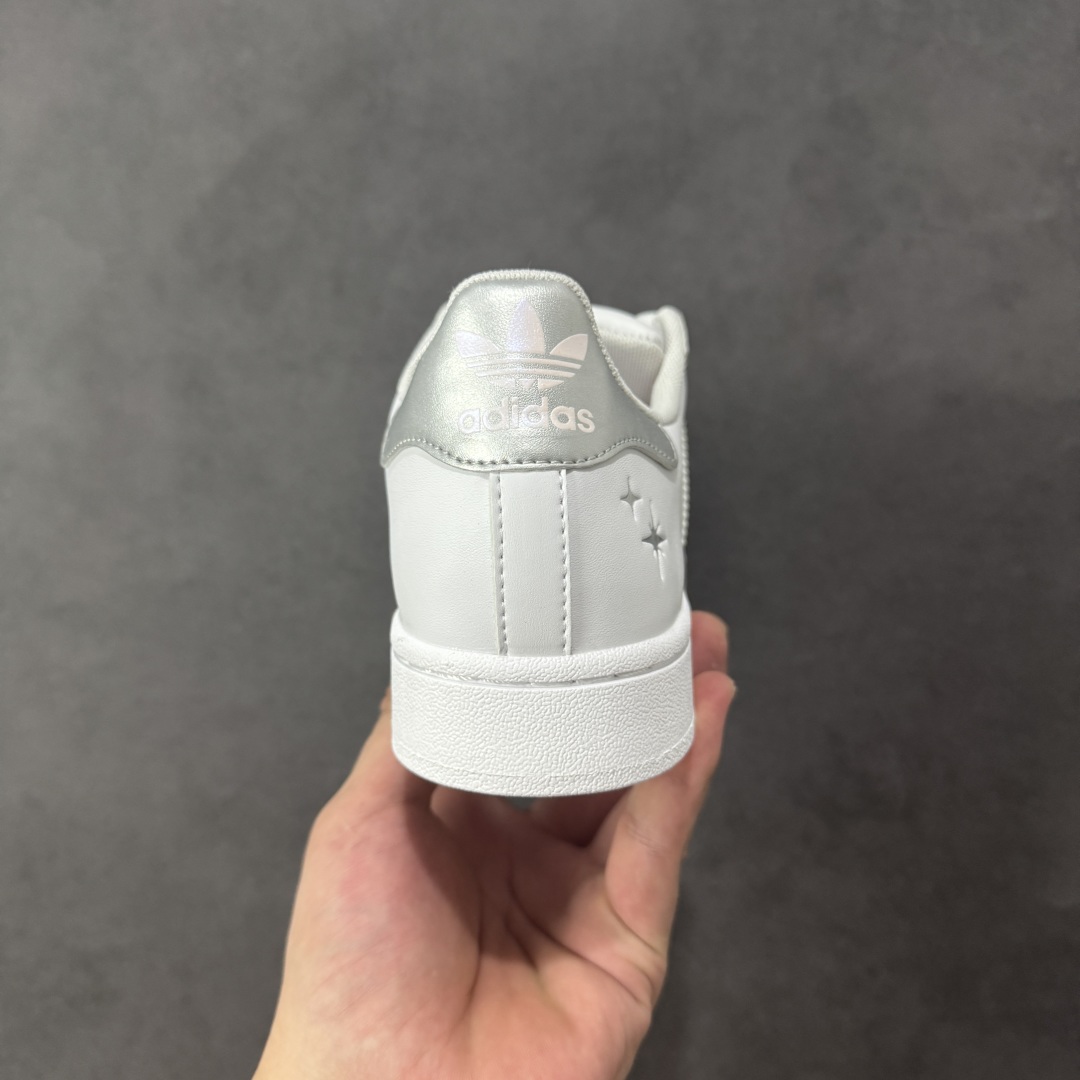 图片[4]-【H11纯原】adidas originals Superstar 2 舒适百搭 轻便透气 低帮板鞋 超经典的贝壳鞋款全新升级啦 加宽了鞋带的设计，鞋口的海绵填充的也更多 鞋底上脚更柔软 欢迎来感受一下2.0贝壳头板鞋 #独家原盒 原底原料 开模打造 #原厂织唛鞋标 高精密准度 #原楦原纸板开发 匹配原版98%以上 #后跟垫棉独家呈现 反口里弧度正确 #原厂鞋垫 背胶 后跟电绣针数 与正品一致 #原厂皮料 原厂车缝线 质感无敌 #皮料切割干净 无任何毛边 清洁度细节完美 货号：JQ8777 尺码：35.5 36 36.5 37.5 38 38.5 39 40-选品中心