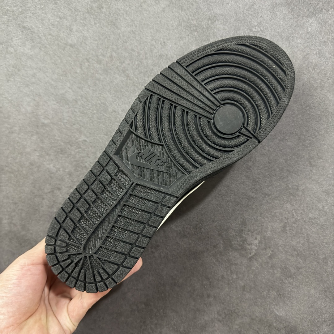 图片[9]-【定制版】Travis Scott x Nike Air Jordan 1 Low x DIOR Air Jordan 1 Low 反转黑白小勾倒钩 全鞋采用原装头层皮，用料扎实 精雕细琢 鞋型极致还原 飞翼3D打印改良 深度立体 四线中底拉帮皮料选材 钢印 背胶一应俱全 全新批次 原装原模大底全鞋原厂定制皮料，手感细腻正确折边工艺 完美细节诠释 货号：LD2025-036 尺码：36 36.5 37.5 38 38.5 39 40 40.5 41 42 42.5 43 44 44.5 45-选品中心