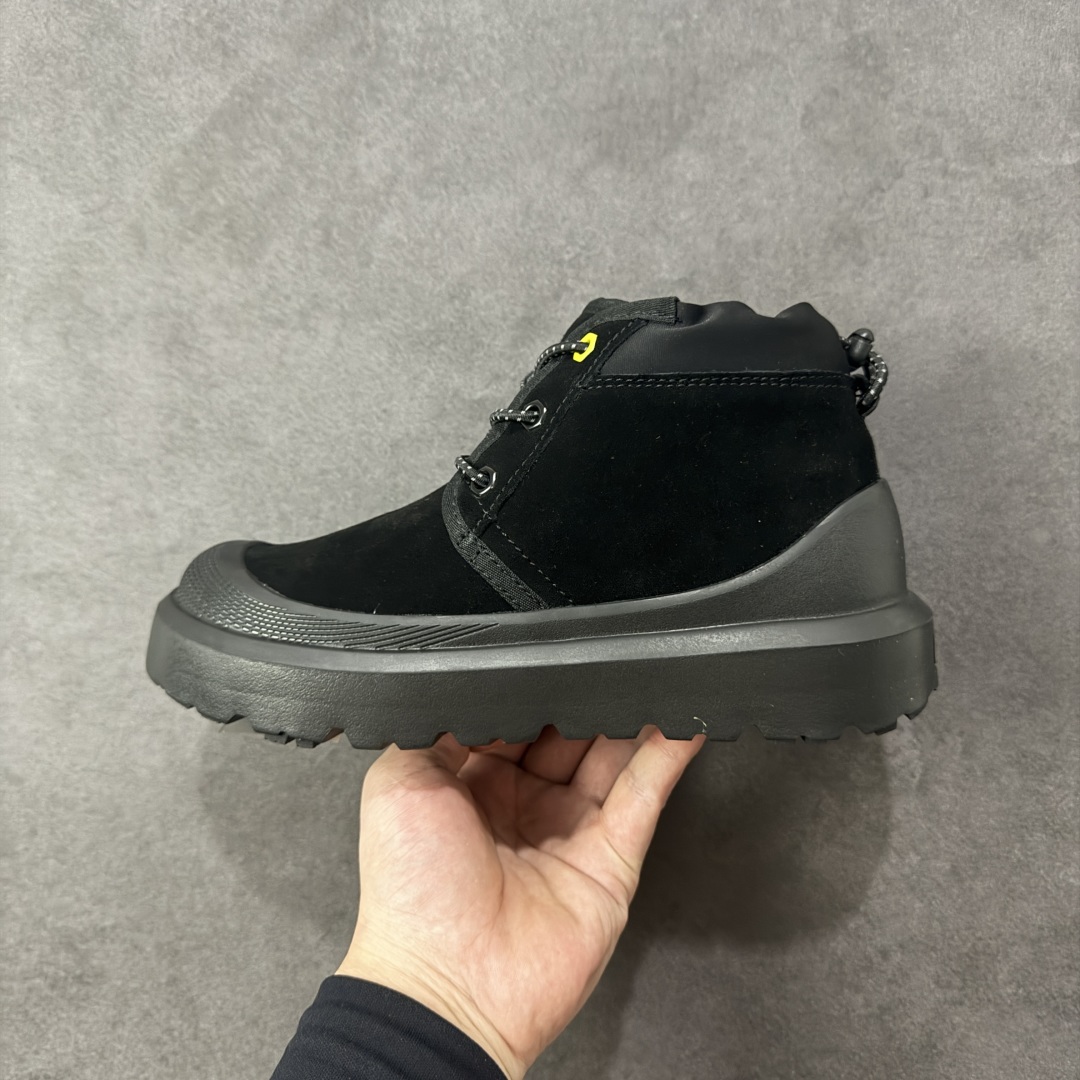 图片[2]-【SP顶级版】UGG Neumel Weather Hybrid M/1143991 秋冬羊毛一体雪地靴 原代工厂隆丰A级真羊毛皮一体完全遵循正平正品，精选A级羊皮毛一体材质，内里毛绒如云朵般包裹双脚，白带恒温属性一寒锁温抗冻，股季透气排湿，让双脚时刻处于干爽舒适的状态，轻量化设计搭配柔韧鞋底，每一步都似踩在软垫上，再加上贴合足型的弧度与足跟支撑，无论是居家休憩,外出通勤还是日常跑腿，全天行走也无负担。 从经典高筒靴到简约拖鞋，从基础中性色到潮流设计，既能与牛仔裤、卫衣打造随性日常，也能搭配裙子、男女同款更能轻松适配情侣穿搭。 优质羊皮毛天生耐磨损，搭配扎实工艺与防水科技加持，能抵御日常磨损与雨雪侵袭。一双穿数年仍能保持柔软质感💪🏻 尺码：35-45 编码：XZB340350-选品中心