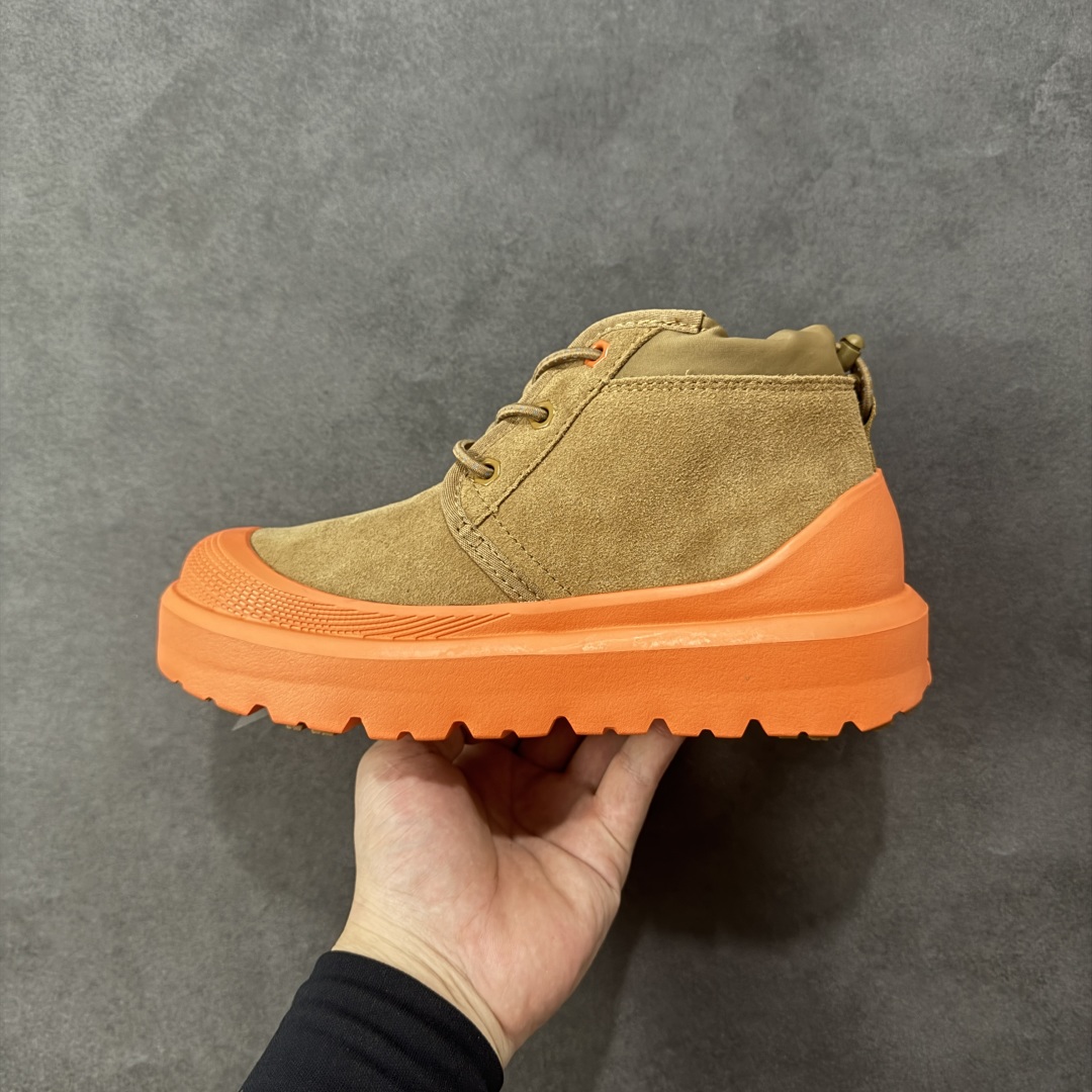 图片[2]-【SP顶级版】UGG Neumel Weather Hybrid M/1143991 秋冬羊毛一体雪地靴 原代工厂隆丰A级真羊毛皮一体完全遵循正平正品，精选A级羊皮毛一体材质，内里毛绒如云朵般包裹双脚，白带恒温属性一寒锁温抗冻，股季透气排湿，让双脚时刻处于干爽舒适的状态，轻量化设计搭配柔韧鞋底，每一步都似踩在软垫上，再加上贴合足型的弧度与足跟支撑，无论是居家休憩,外出通勤还是日常跑腿，全天行走也无负担。 从经典高筒靴到简约拖鞋，从基础中性色到潮流设计，既能与牛仔裤、卫衣打造随性日常，也能搭配裙子、男女同款更能轻松适配情侣穿搭。 优质羊皮毛天生耐磨损，搭配扎实工艺与防水科技加持，能抵御日常磨损与雨雪侵袭。一双穿数年仍能保持柔软质感💪🏻 尺码：35-45 编码：XZB340350-选品中心