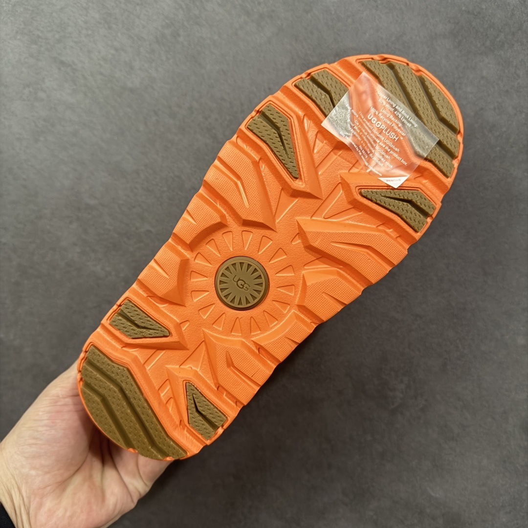 图片[9]-【SP顶级版】UGG Neumel Weather Hybrid M/1143991 秋冬羊毛一体雪地靴 原代工厂隆丰A级真羊毛皮一体完全遵循正平正品，精选A级羊皮毛一体材质，内里毛绒如云朵般包裹双脚，白带恒温属性一寒锁温抗冻，股季透气排湿，让双脚时刻处于干爽舒适的状态，轻量化设计搭配柔韧鞋底，每一步都似踩在软垫上，再加上贴合足型的弧度与足跟支撑，无论是居家休憩,外出通勤还是日常跑腿，全天行走也无负担。 从经典高筒靴到简约拖鞋，从基础中性色到潮流设计，既能与牛仔裤、卫衣打造随性日常，也能搭配裙子、男女同款更能轻松适配情侣穿搭。 优质羊皮毛天生耐磨损，搭配扎实工艺与防水科技加持，能抵御日常磨损与雨雪侵袭。一双穿数年仍能保持柔软质感💪🏻 尺码：35-45 编码：XZB340350-选品中心