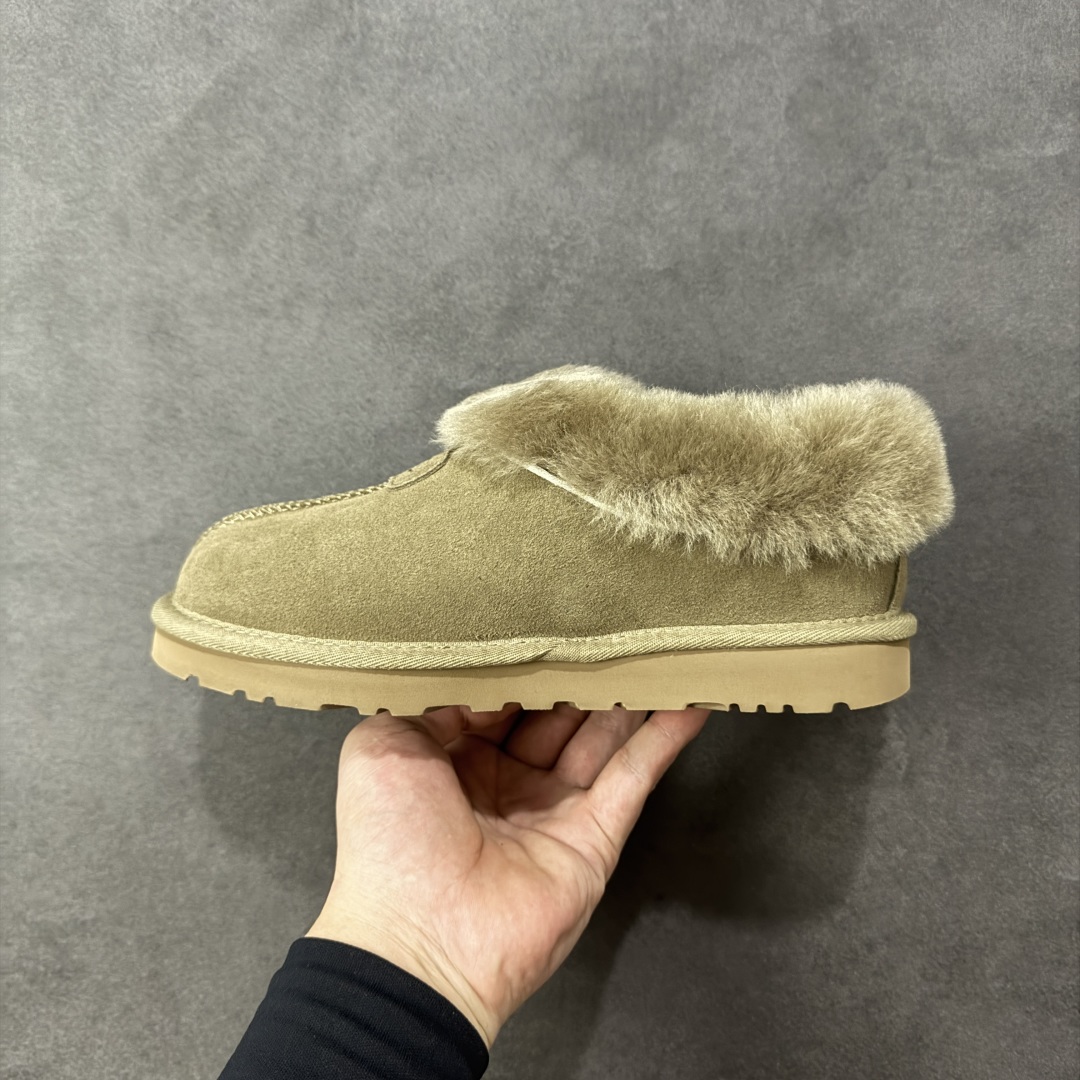 图片[2]-【SP顶级版】UGG W Classic MINI II 羚羊 秋冬羊毛一体雪地靴 1134810 原代工厂隆丰A级真羊毛皮一体完全遵循正平正品，精选A级羊皮毛一体材质，内里毛绒如云朵般包裹双脚，白带恒温属性一寒锁温抗冻，股季透气排湿，让双脚时刻处于干爽舒适的状态，轻量化设计搭配柔韧鞋底，每一步都似踩在软垫上，再加上贴合足型的弧度与足跟支撑，无论是居家休憩,外出通勤还是日常跑腿，全天行走也无负担。 从经典高筒靴到简约拖鞋，从基础中性色到潮流设计，既能与牛仔裤、卫衣打造随性日常，也能搭配裙子、男女同款更能轻松适配情侣穿搭。 优质羊皮毛天生耐磨损，搭配扎实工艺与防水科技加持，能抵御日常磨损与雨雪侵袭。一双穿数年仍能保持柔软质感💪🏻 尺码：35-40-选品中心