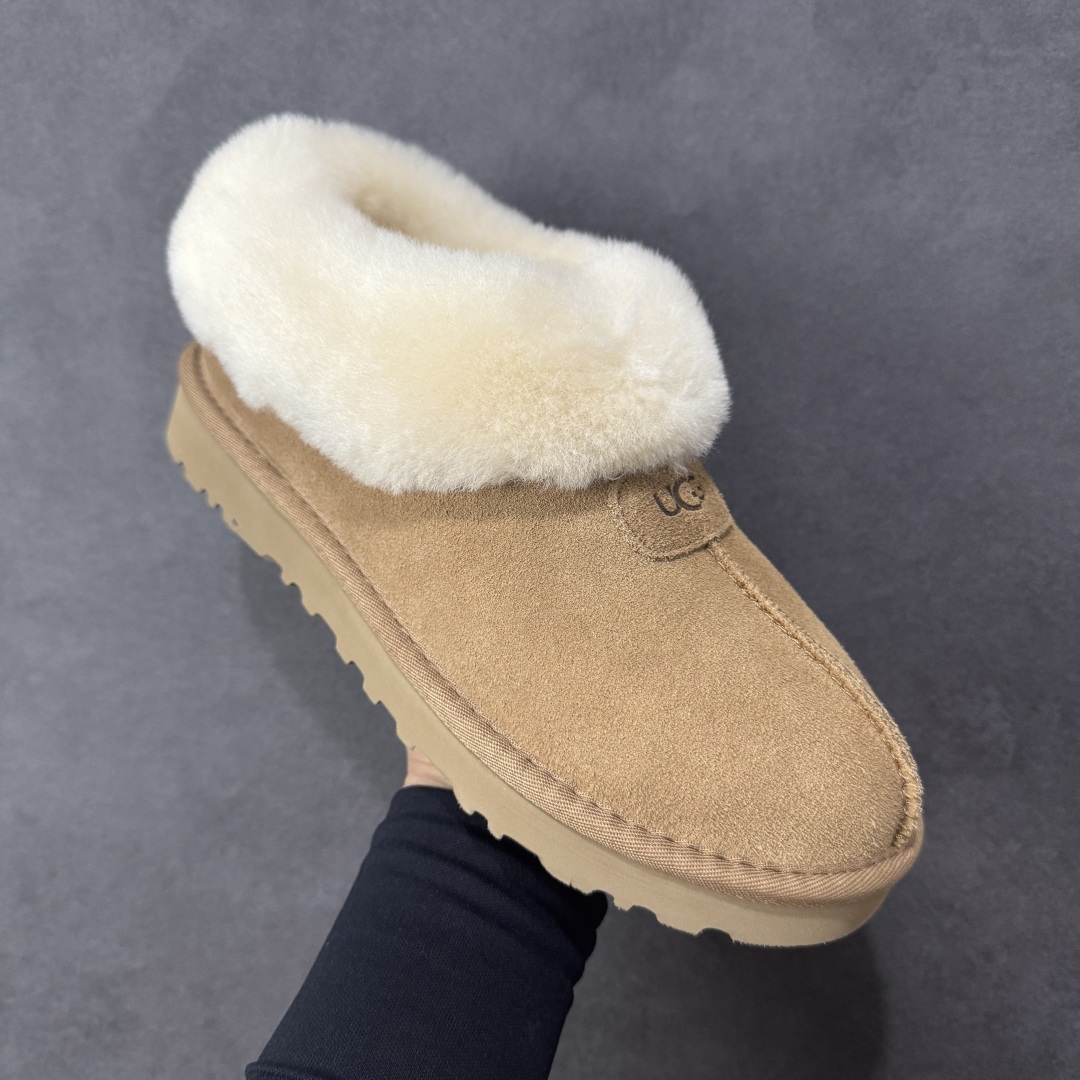 图片[3]-【SP顶级版】UGG W Classic MINI II 羚羊 秋冬羊毛一体雪地靴 1134810 原代工厂隆丰A级真羊毛皮一体完全遵循正平正品，精选A级羊皮毛一体材质，内里毛绒如云朵般包裹双脚，白带恒温属性一寒锁温抗冻，股季透气排湿，让双脚时刻处于干爽舒适的状态，轻量化设计搭配柔韧鞋底，每一步都似踩在软垫上，再加上贴合足型的弧度与足跟支撑，无论是居家休憩,外出通勤还是日常跑腿，全天行走也无负担。 从经典高筒靴到简约拖鞋，从基础中性色到潮流设计，既能与牛仔裤、卫衣打造随性日常，也能搭配裙子、男女同款更能轻松适配情侣穿搭。 优质羊皮毛天生耐磨损，搭配扎实工艺与防水科技加持，能抵御日常磨损与雨雪侵袭。一双穿数年仍能保持柔软质感💪🏻 尺码：35-40-选品中心