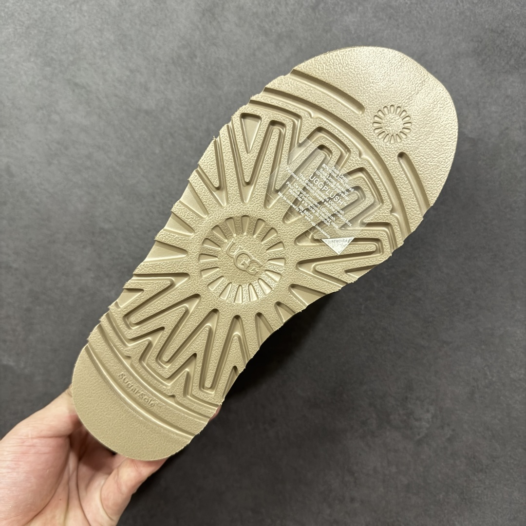 图片[9]-【SP顶级版】UGG Tazz 秋冬羊毛一体雪地靴 1122553 原代工厂隆丰A级真羊毛皮一体完全遵循正平正品，精选A级羊皮毛一体材质，内里毛绒如云朵般包裹双脚，白带恒温属性一寒锁温抗冻，股季透气排湿，让双脚时刻处于干爽舒适的状态，轻量化设计搭配柔韧鞋底，每一步都似踩在软垫上，再加上贴合足型的弧度与足跟支撑，无论是居家休憩,外出通勤还是日常跑腿，全天行走也无负担。 从经典高筒靴到简约拖鞋，从基础中性色到潮流设计，既能与牛仔裤、卫衣打造随性日常，也能搭配裙子、男女同款更能轻松适配情侣穿搭。 优质羊皮毛天生耐磨损，搭配扎实工艺与防水科技加持，能抵御日常磨损与雨雪侵袭。一双穿数年仍能保持柔软质感💪🏻 尺码：35-40-选品中心